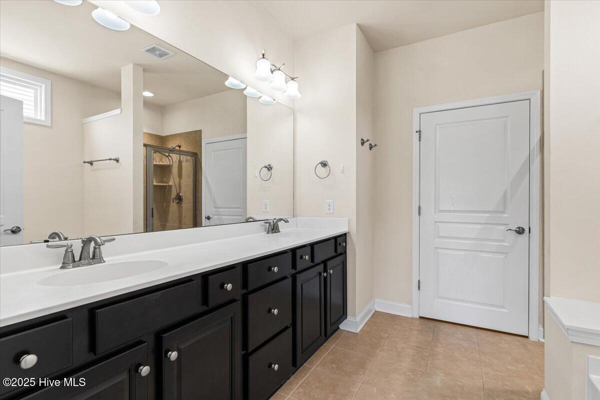 100505325 | Photo 29