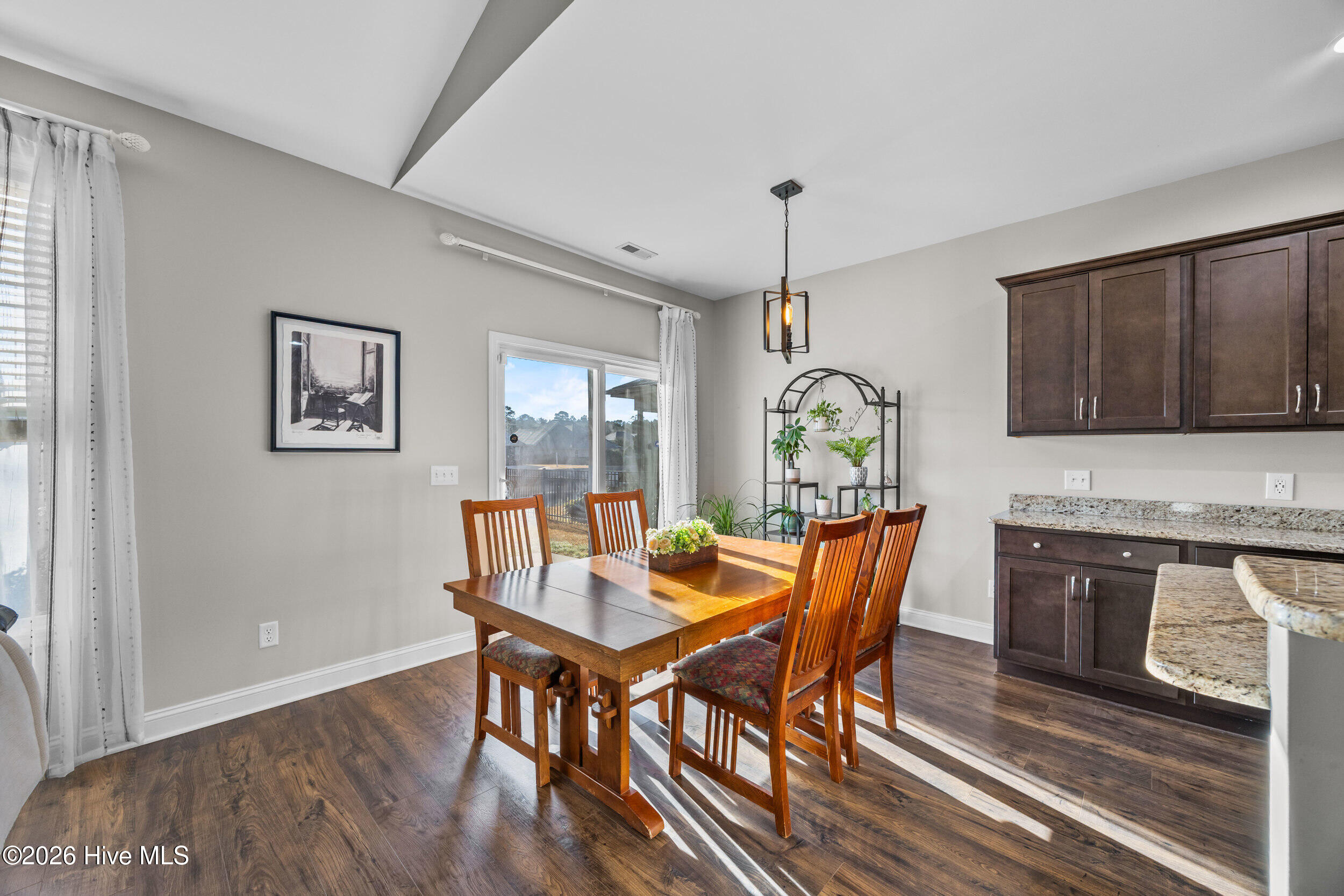 100550084 | Photo 13