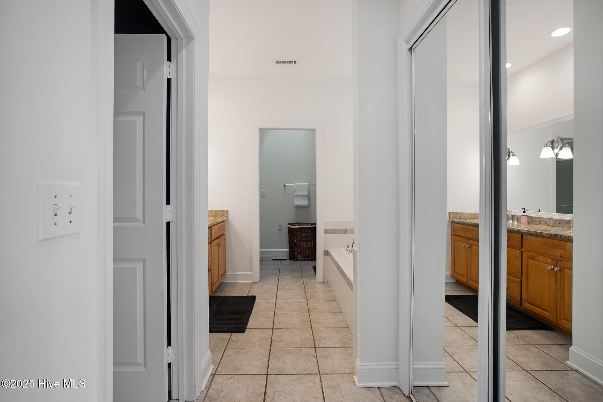 100532044 | Photo 38