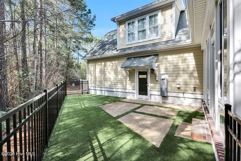 100548295 | Photo 59