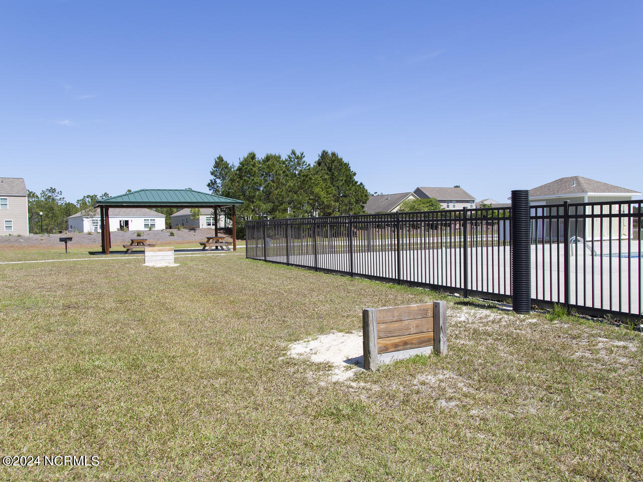 100566090 | Photo 38