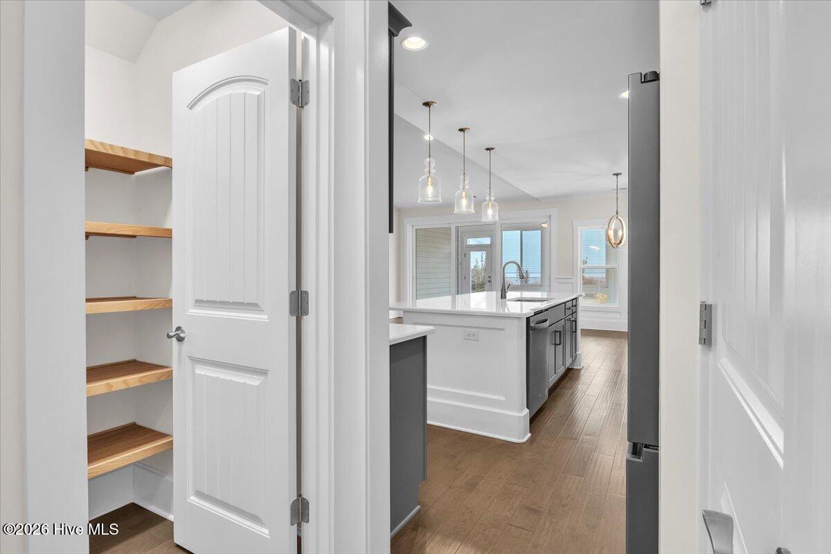 100548797 | Photo 48