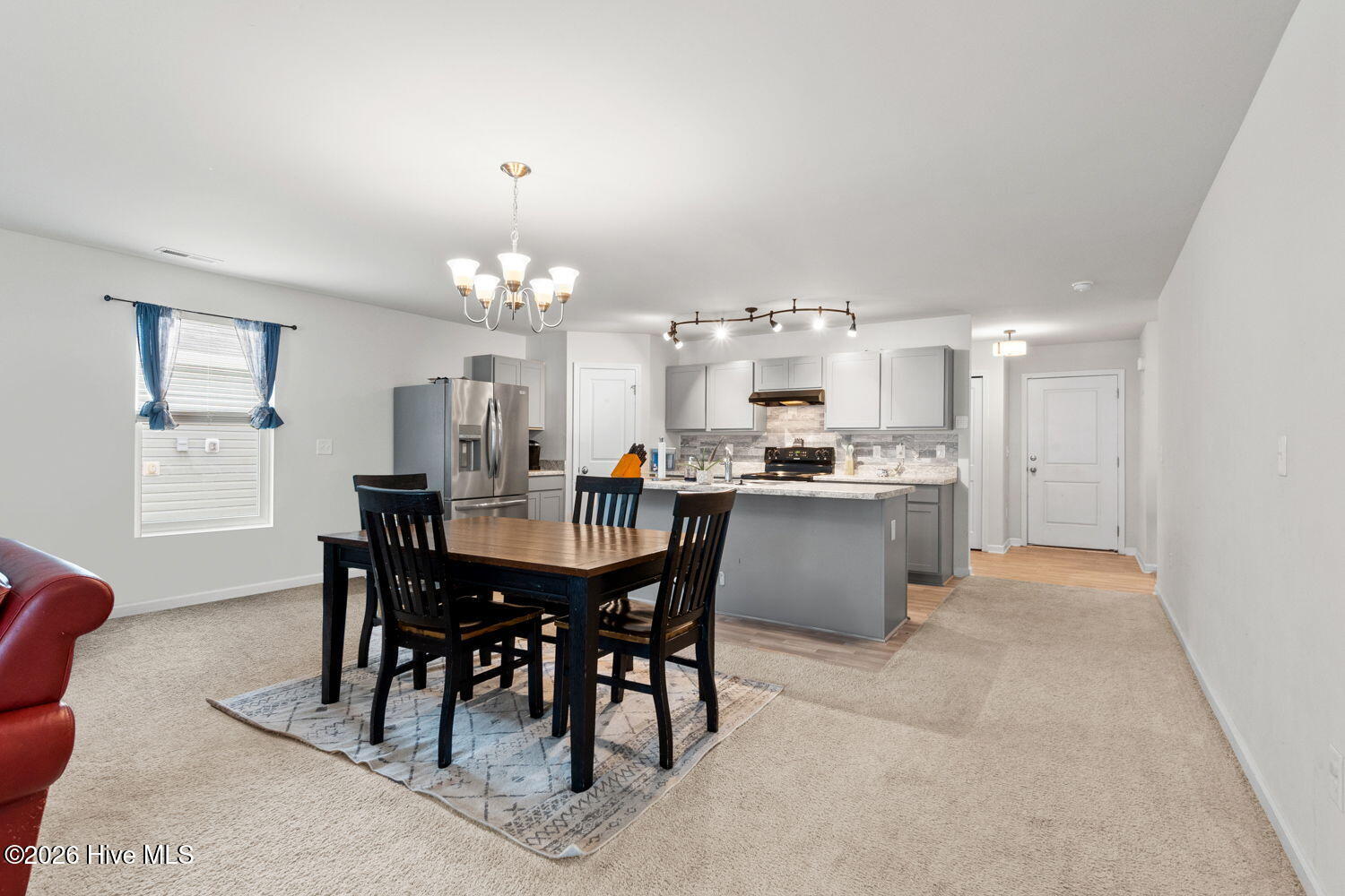 100560384 | Photo 10