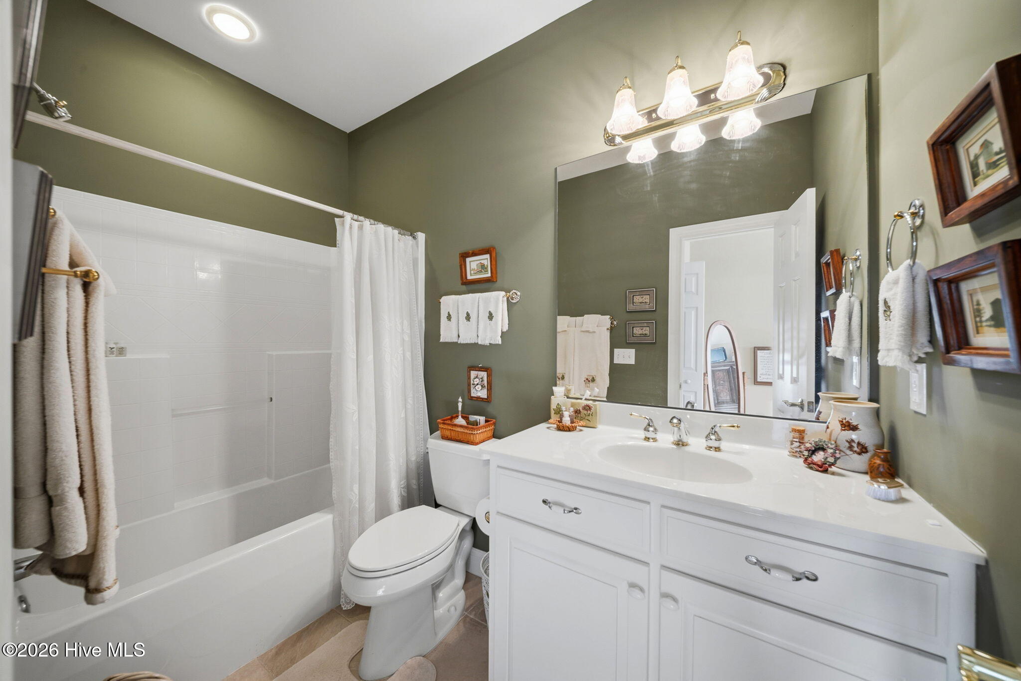 100570394 | Photo 68