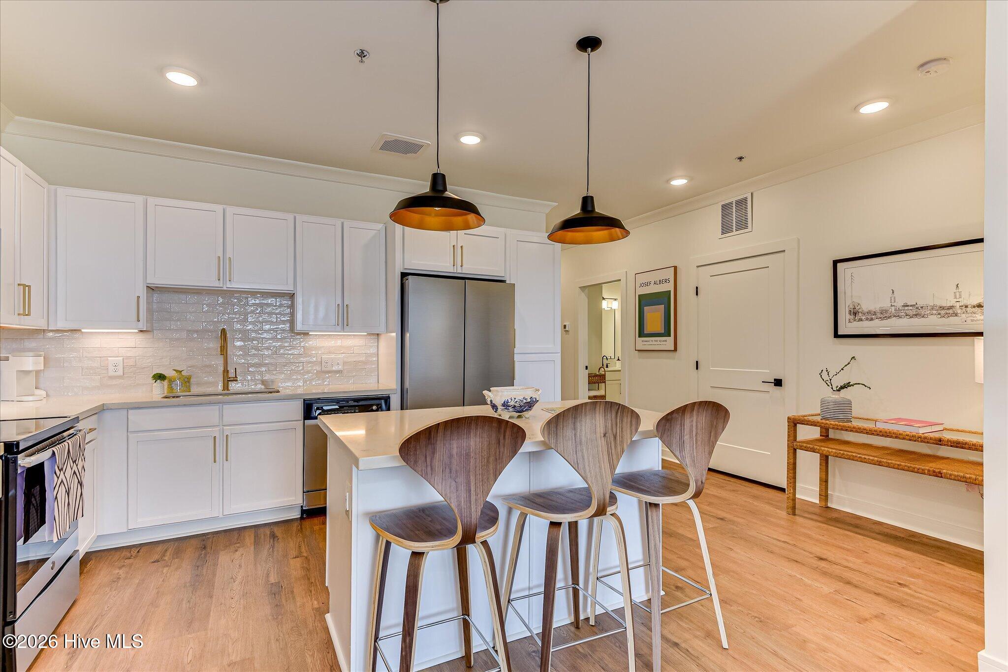 Model Unit Kitchen