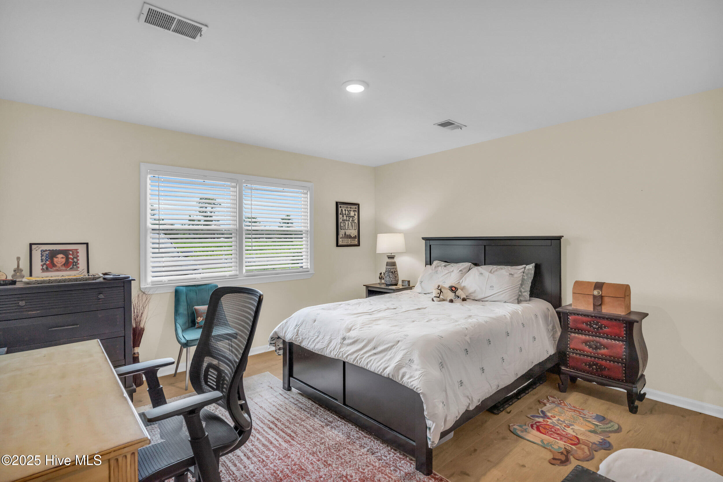 100558659 | Photo 14