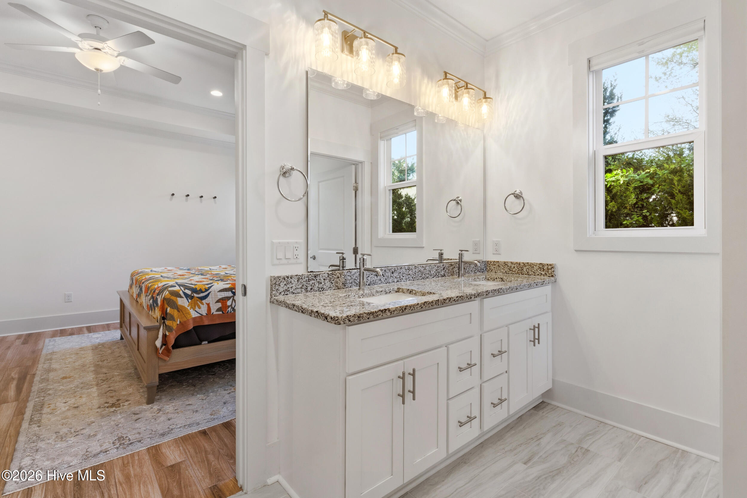 100564391 | Photo 21