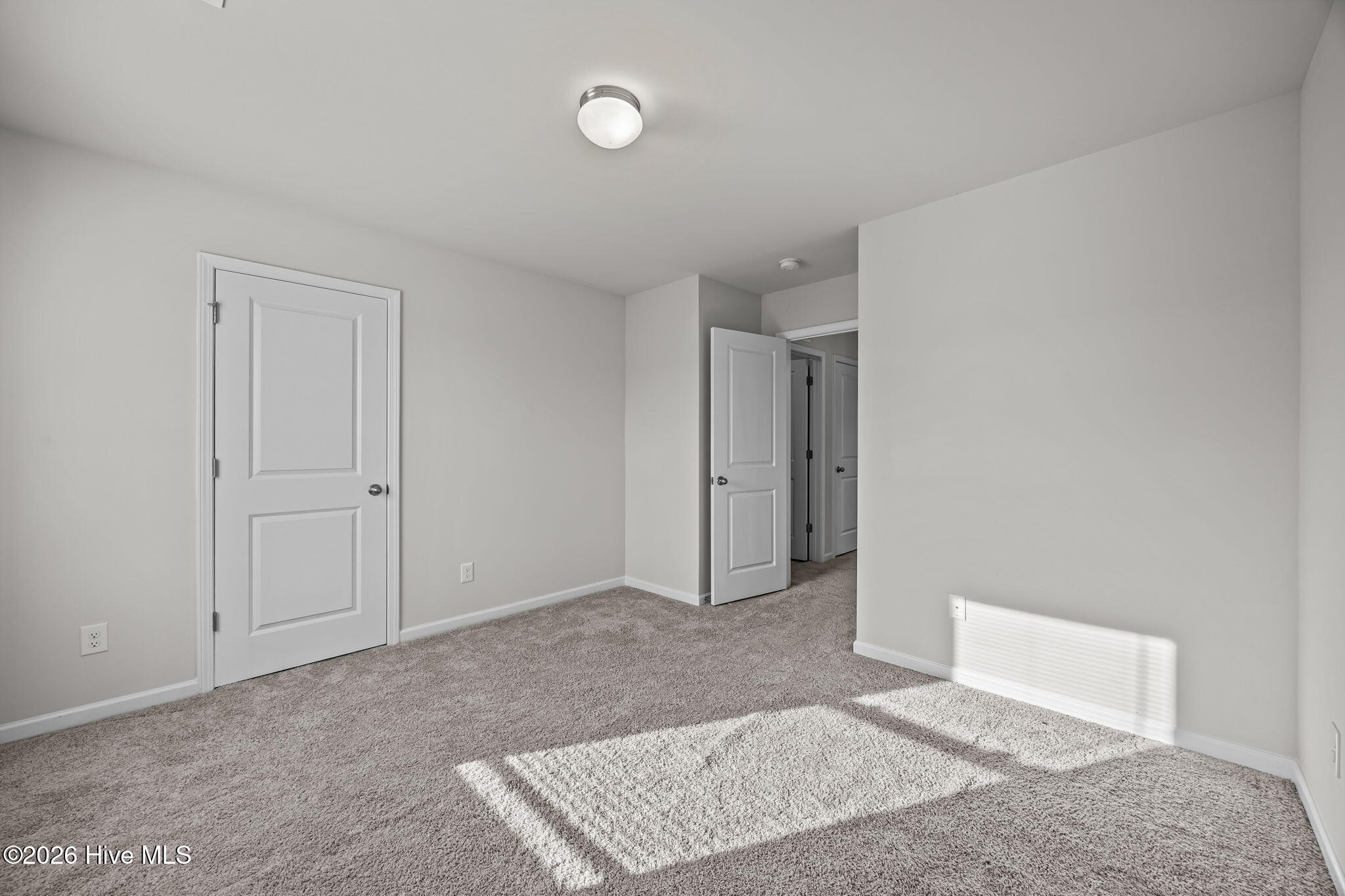 100549806 | Photo 23