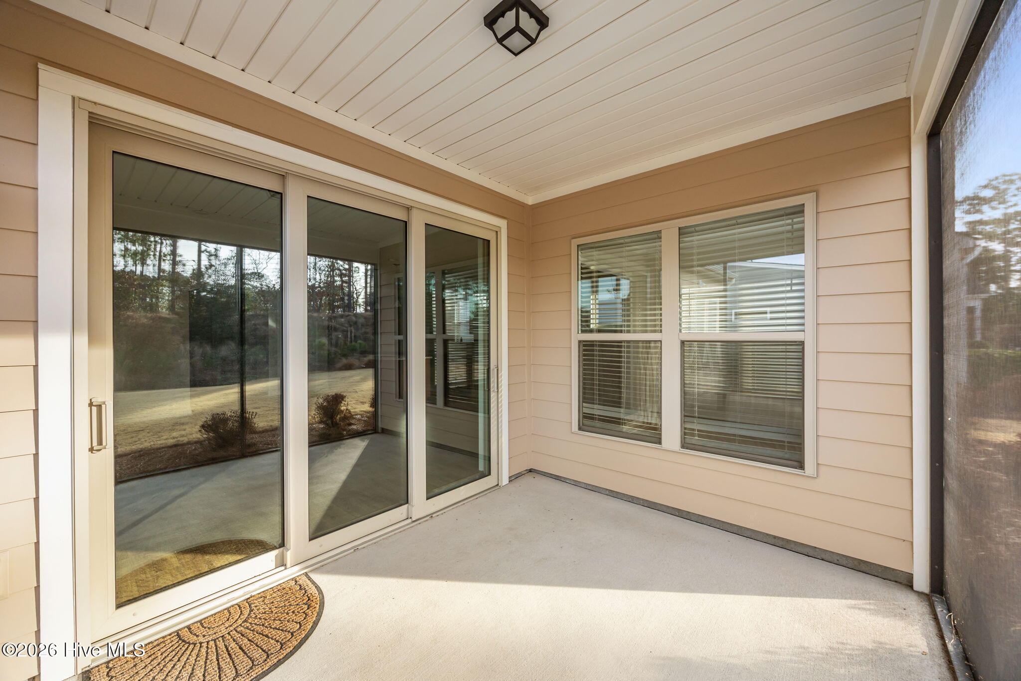 100548837 | Photo 36