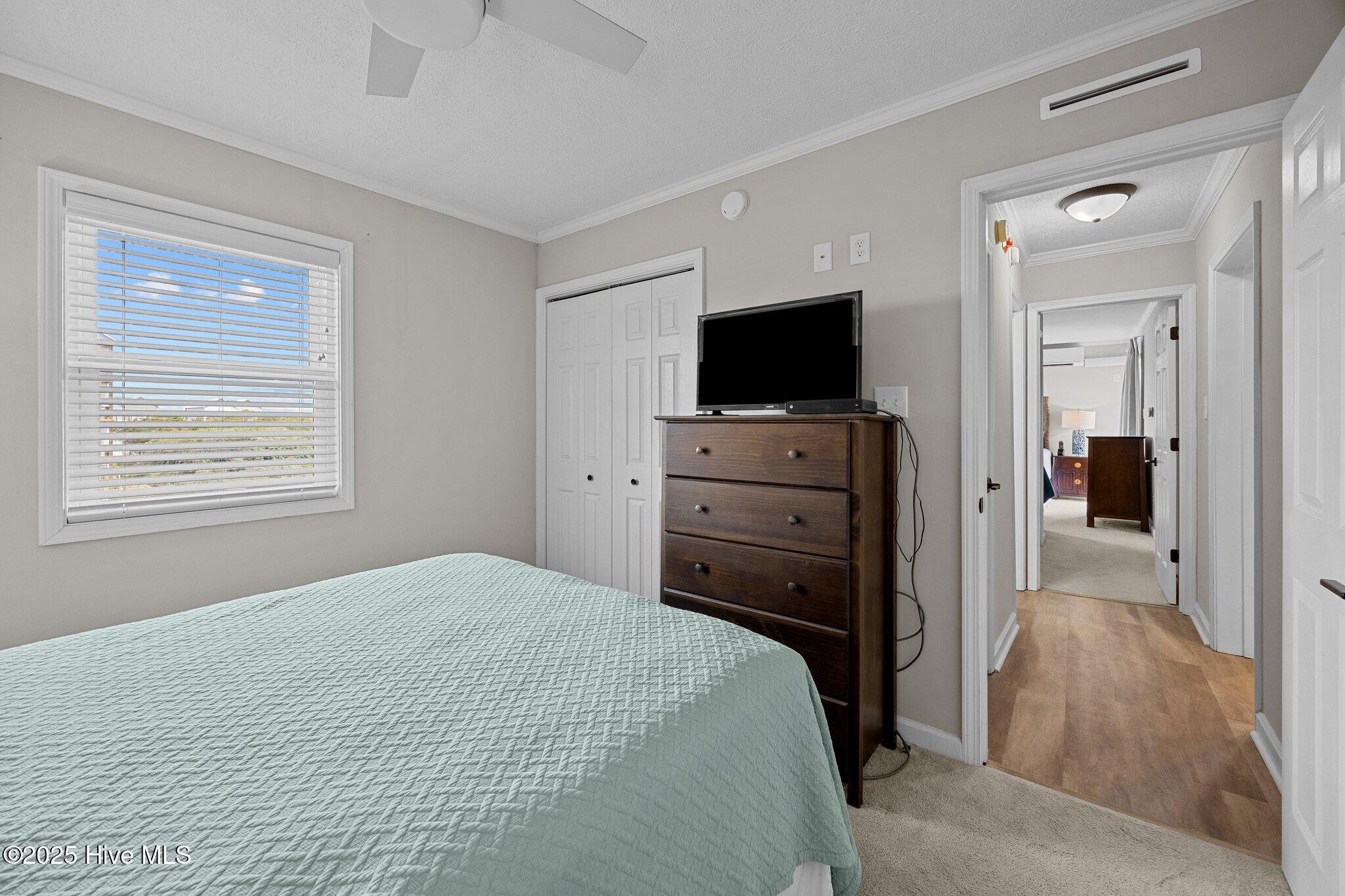 100561287 | Photo 16