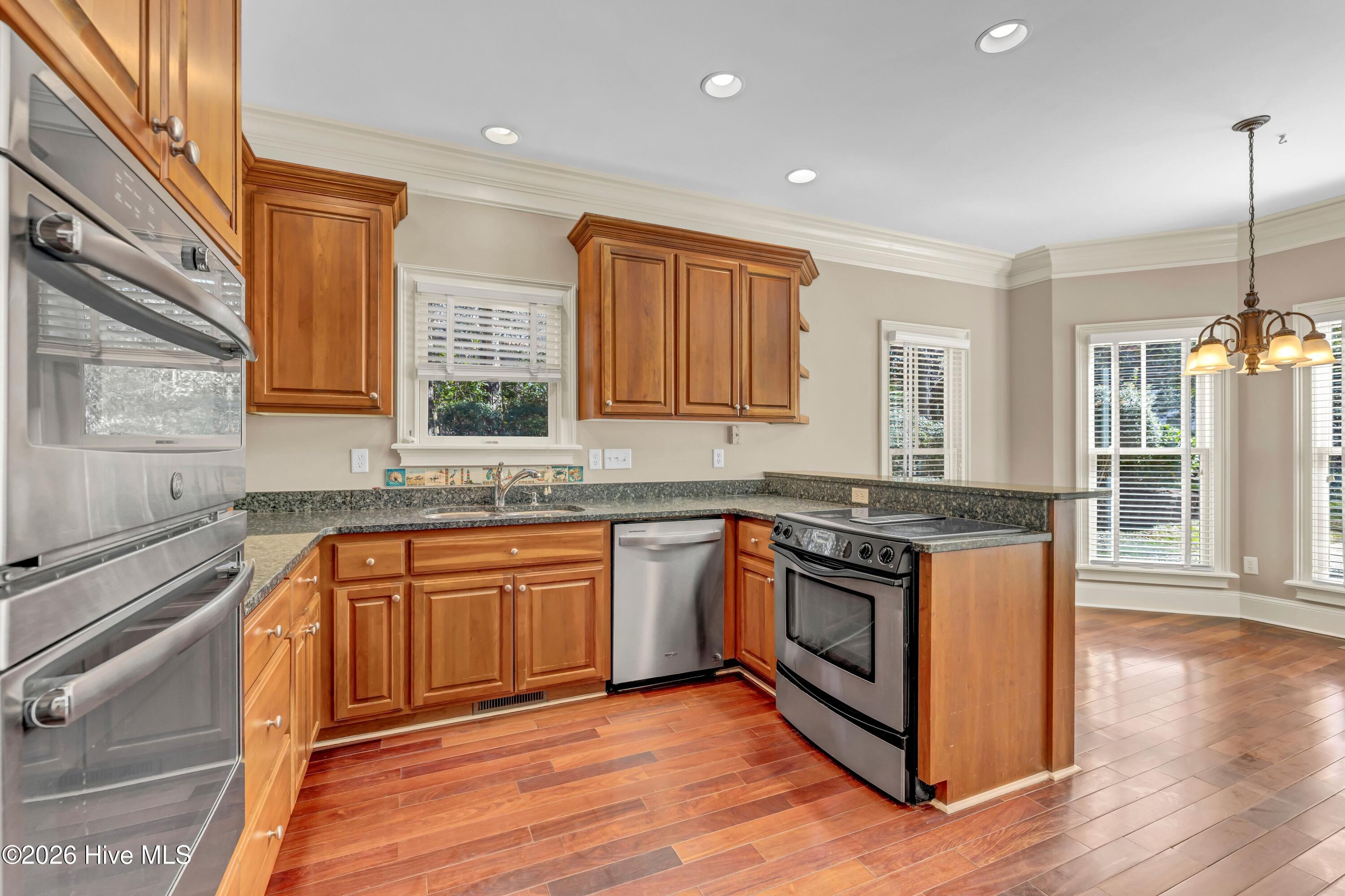 100556623 | Photo 17