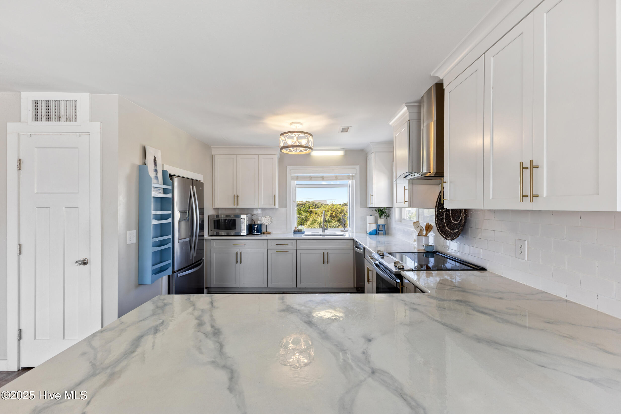 100532541 | Photo 11