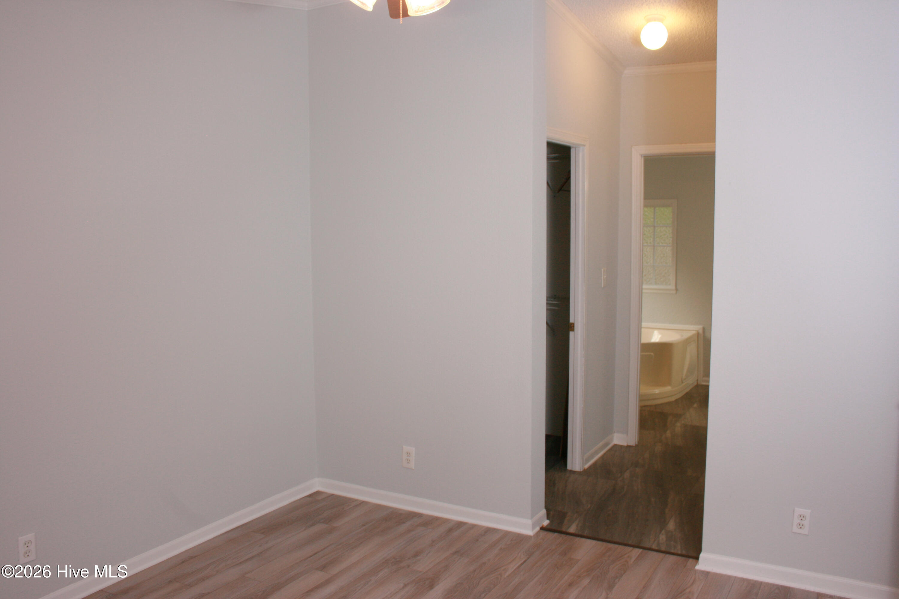 100560044 | Photo 10