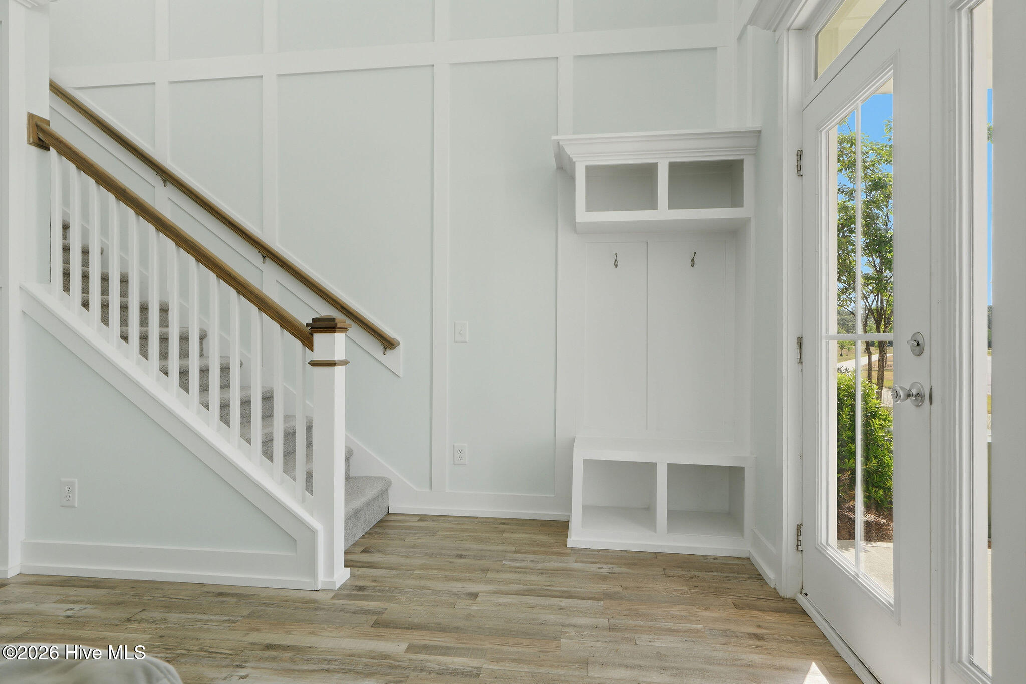 100569127 | Photo 23