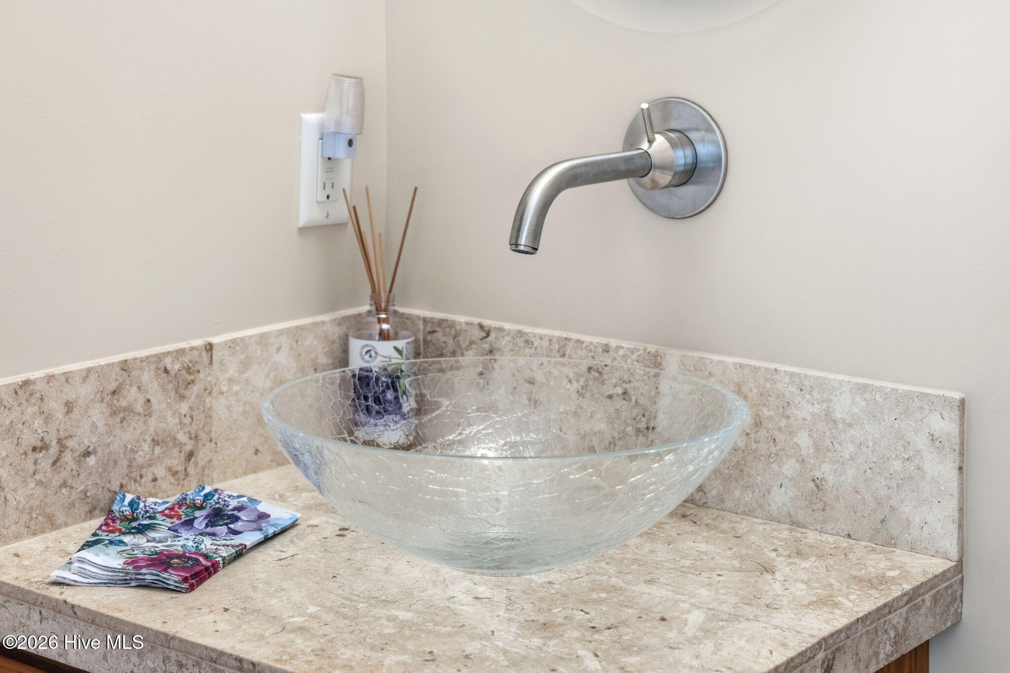 100555834 | Photo 86