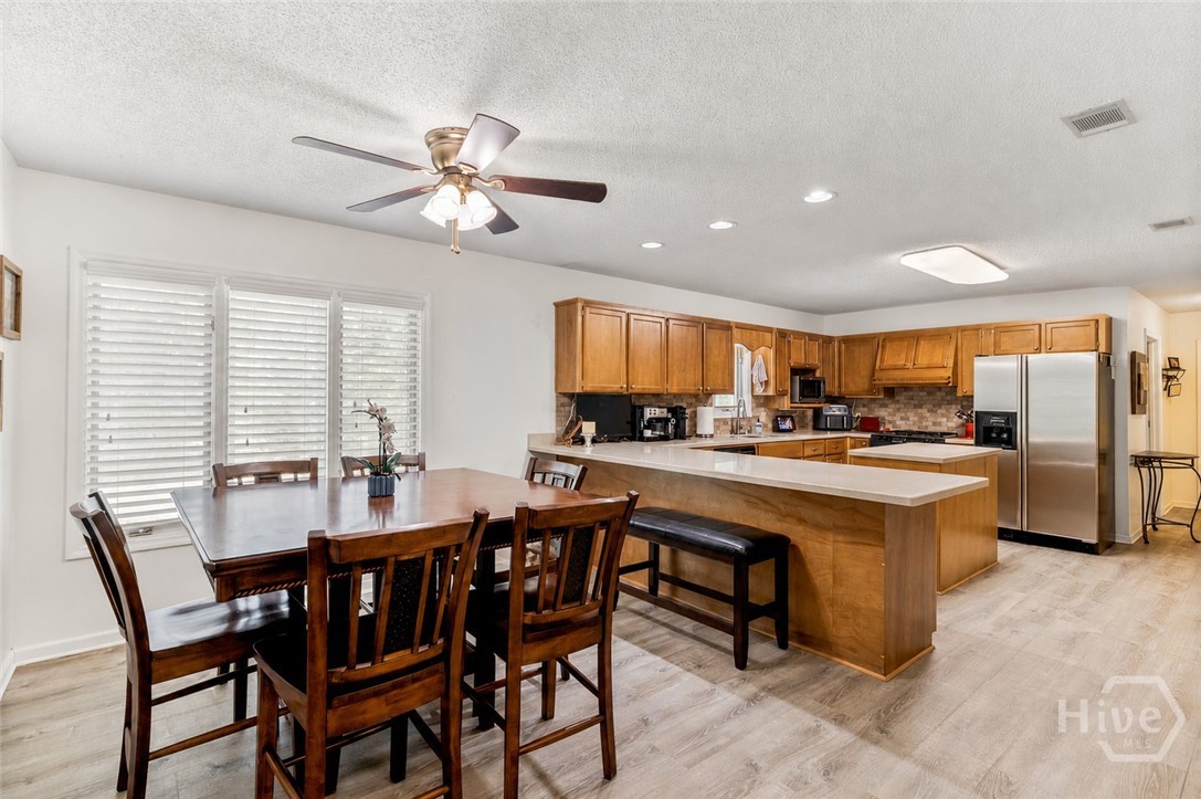Kitchen / Breakfast Nook
