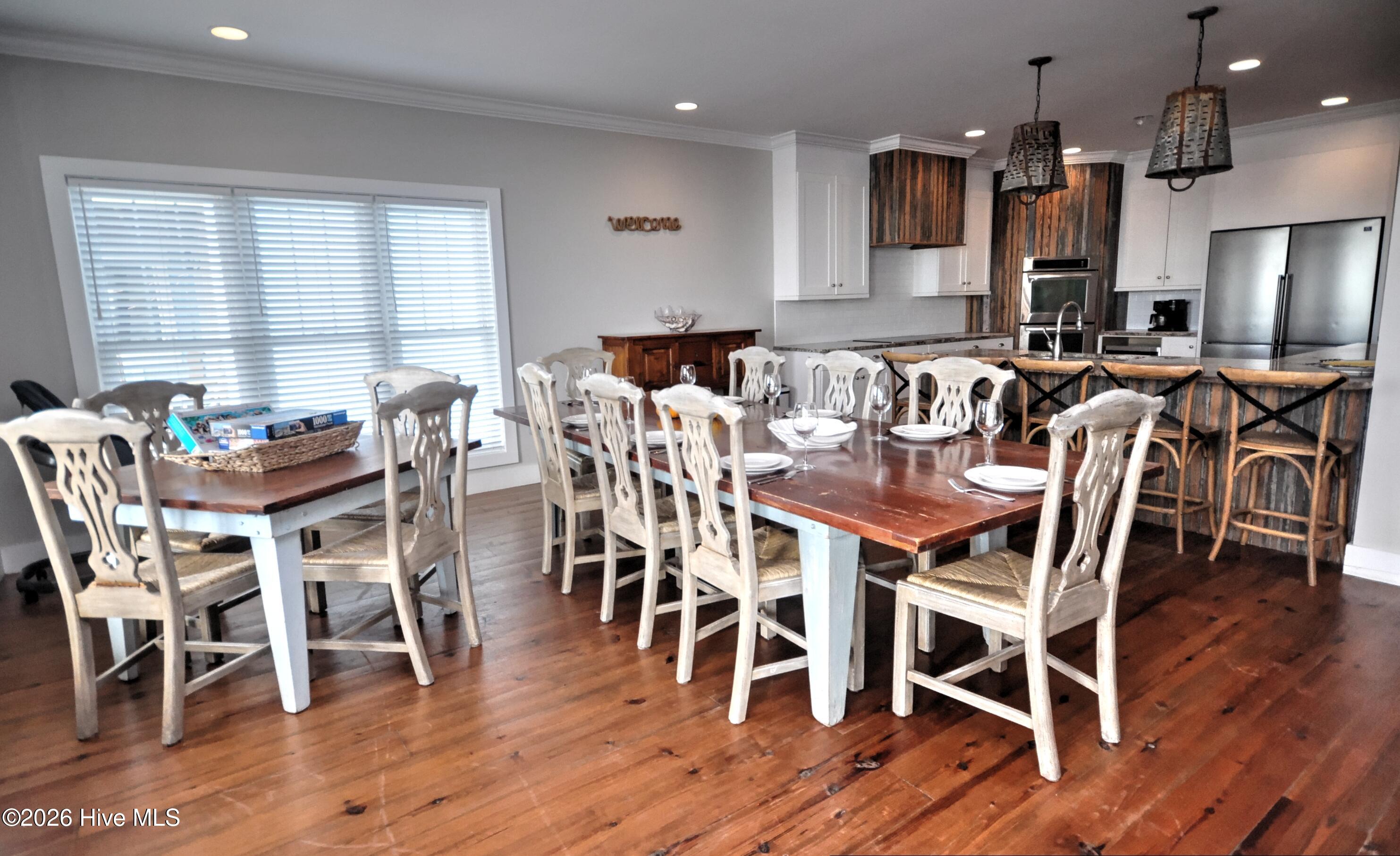 100561409 | Photo 17