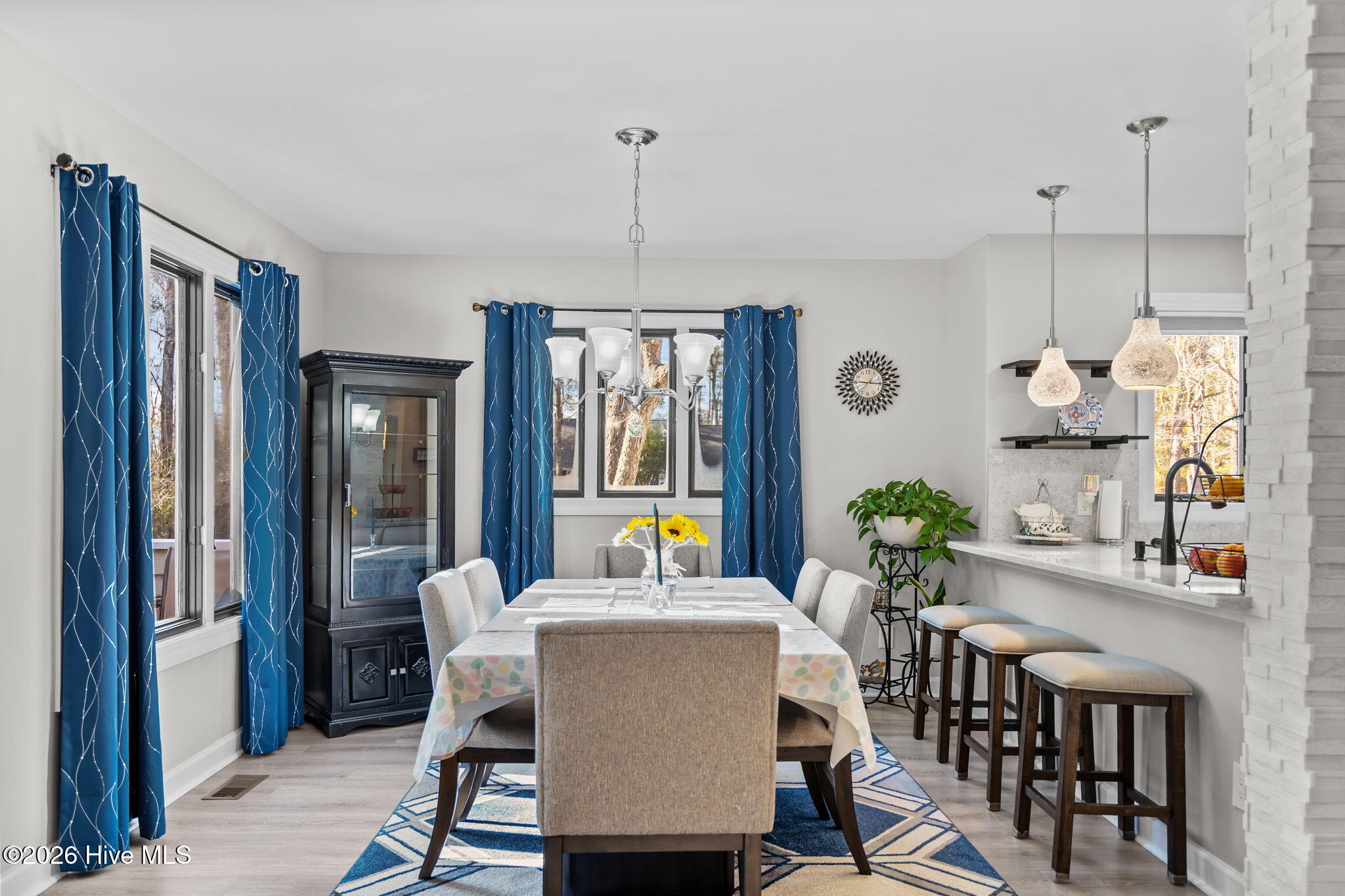 100557388 | Photo 20