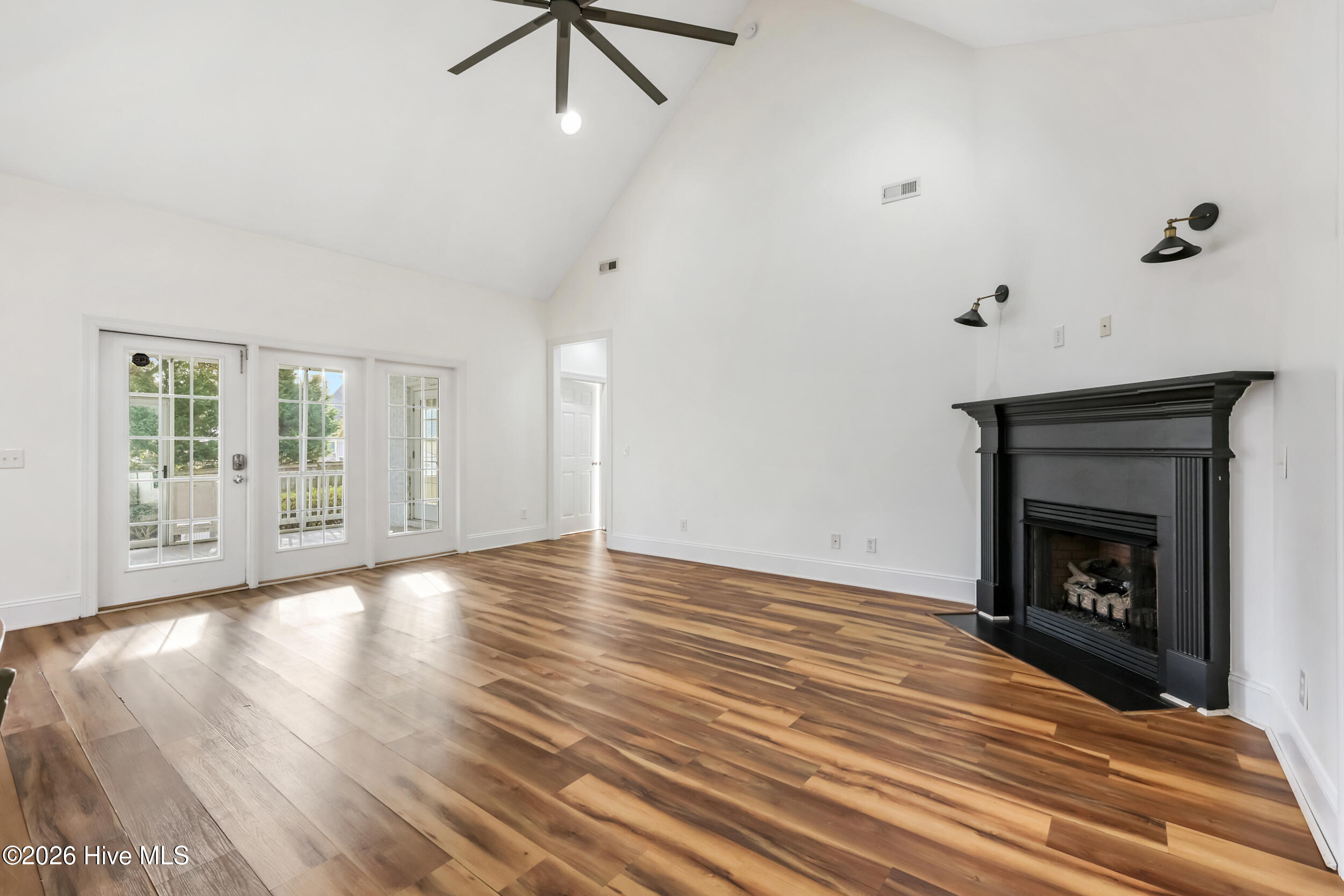 100547349 | Photo 11