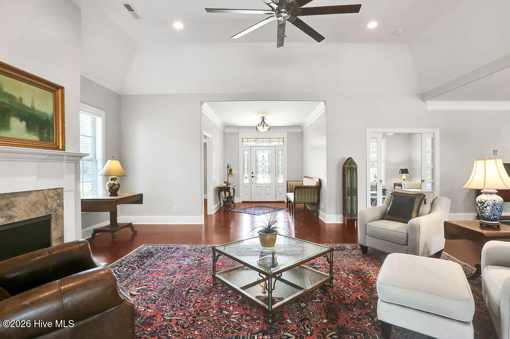 100554017 | Photo 10