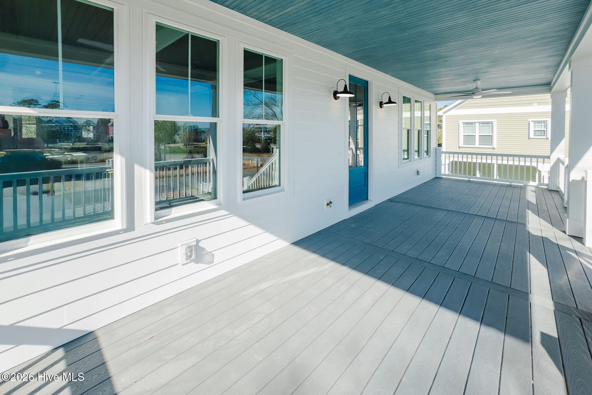 100548911 | Photo 47