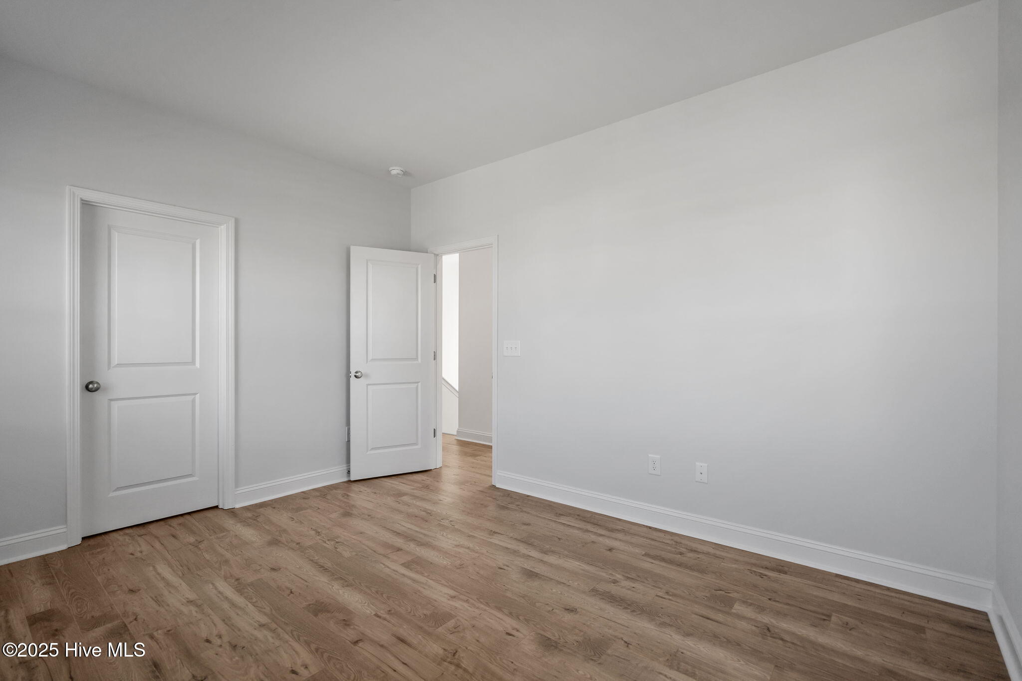 100537775 | Photo 29