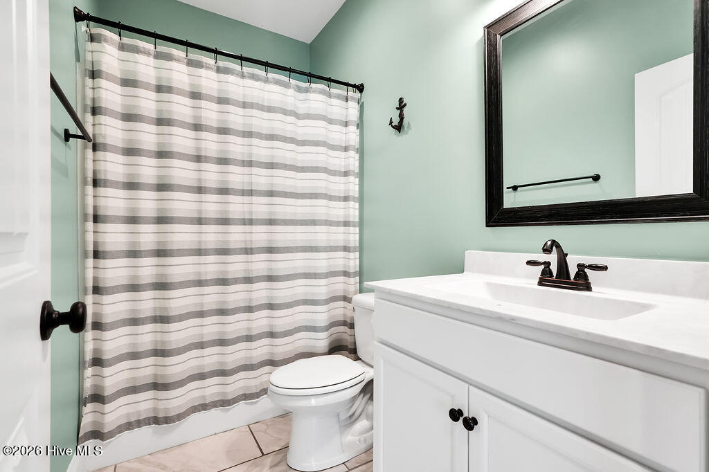 100568097 | Photo 26