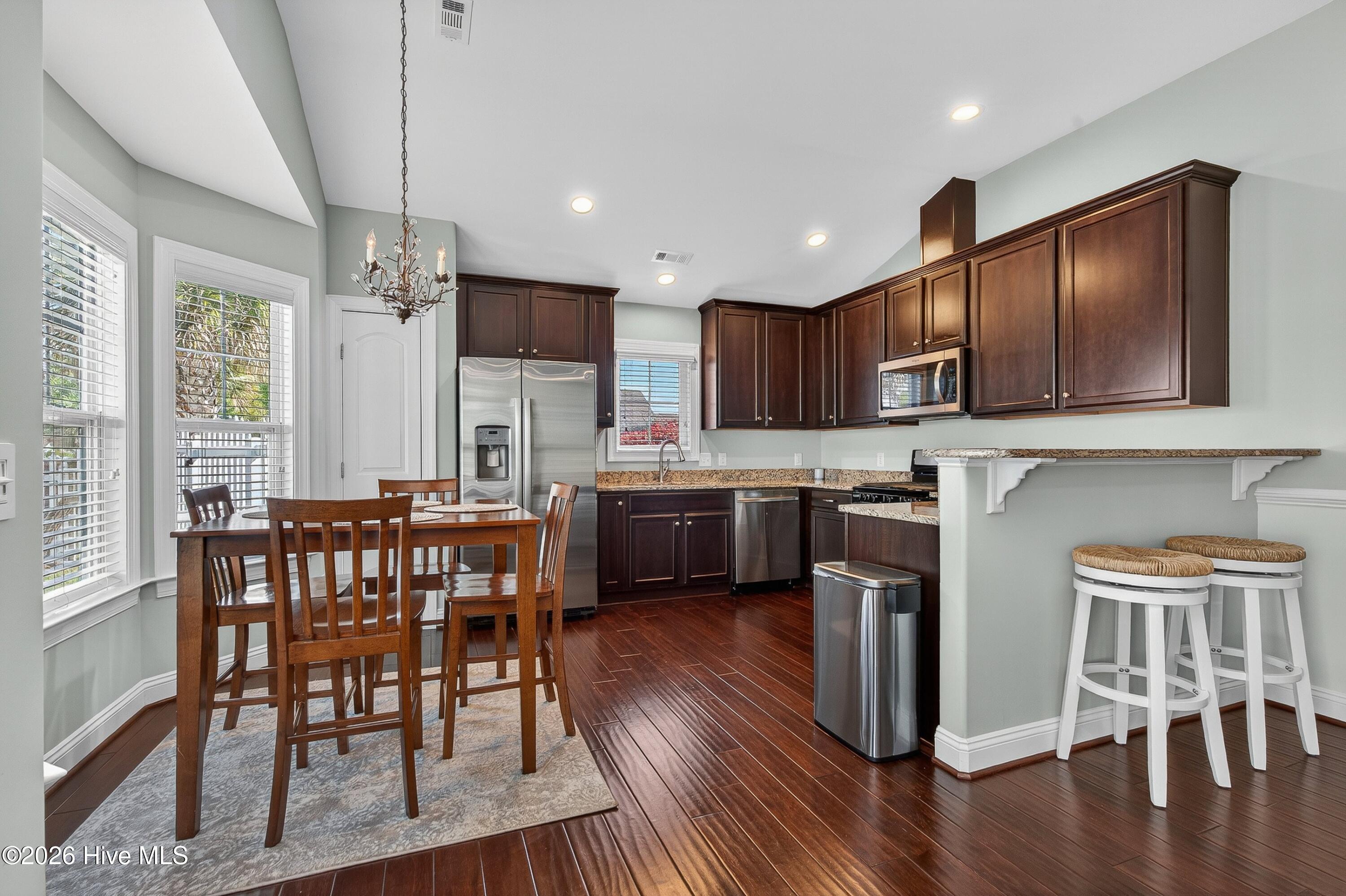 100566210 | Photo 13