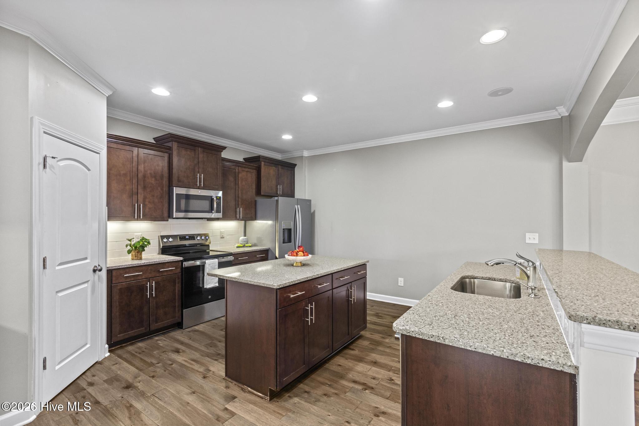 100554493 | Photo 16