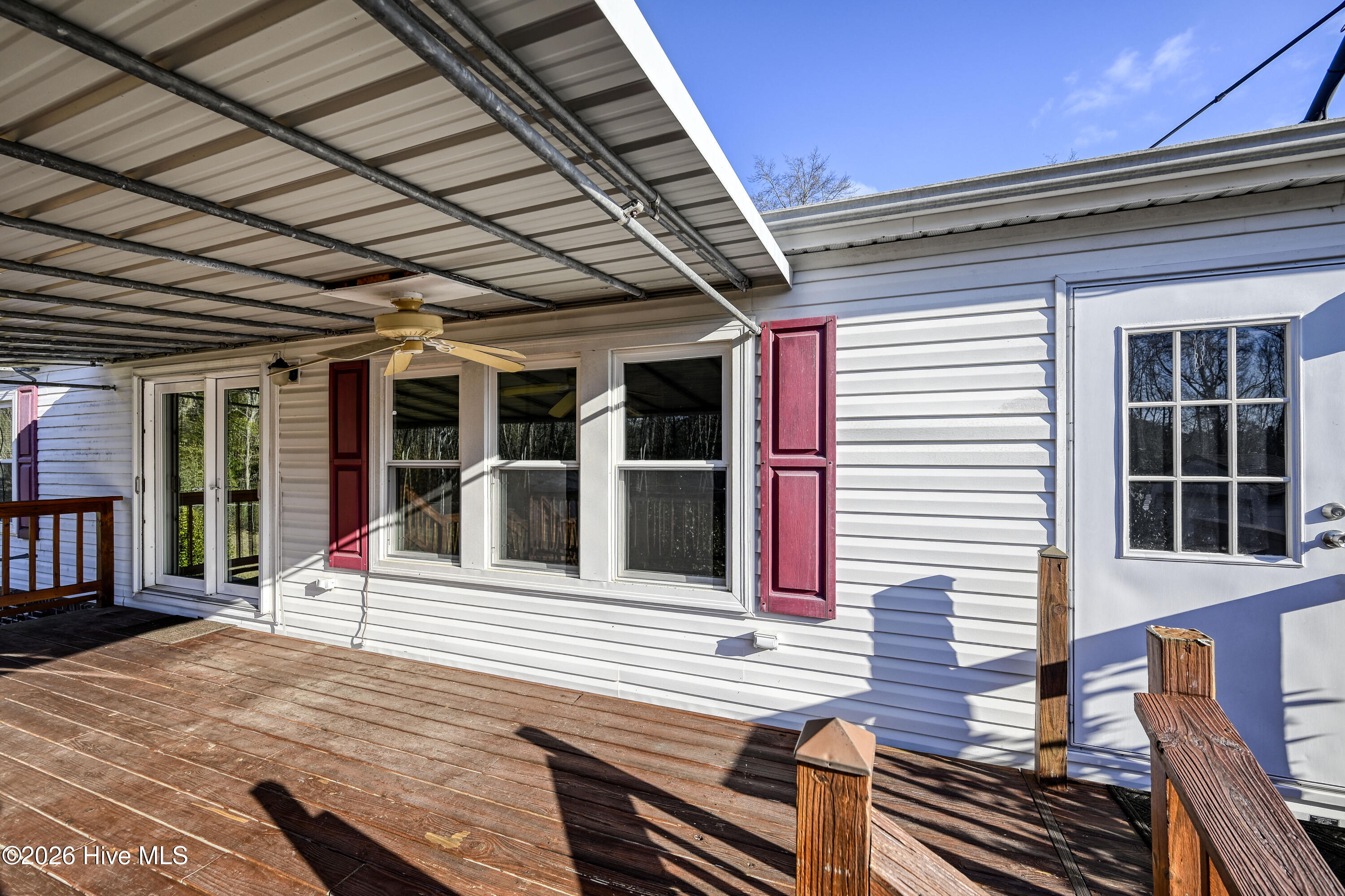 100557580 | Photo 30