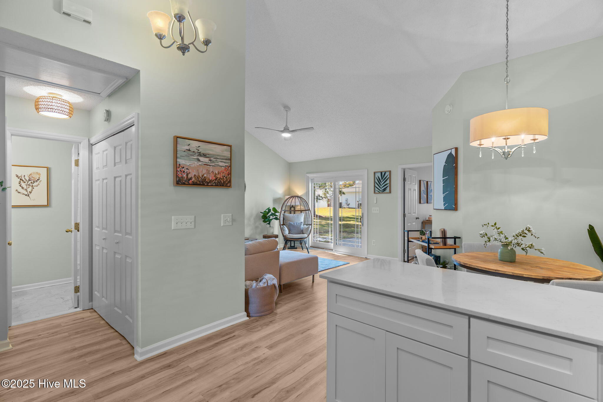 100537786 | Photo 21