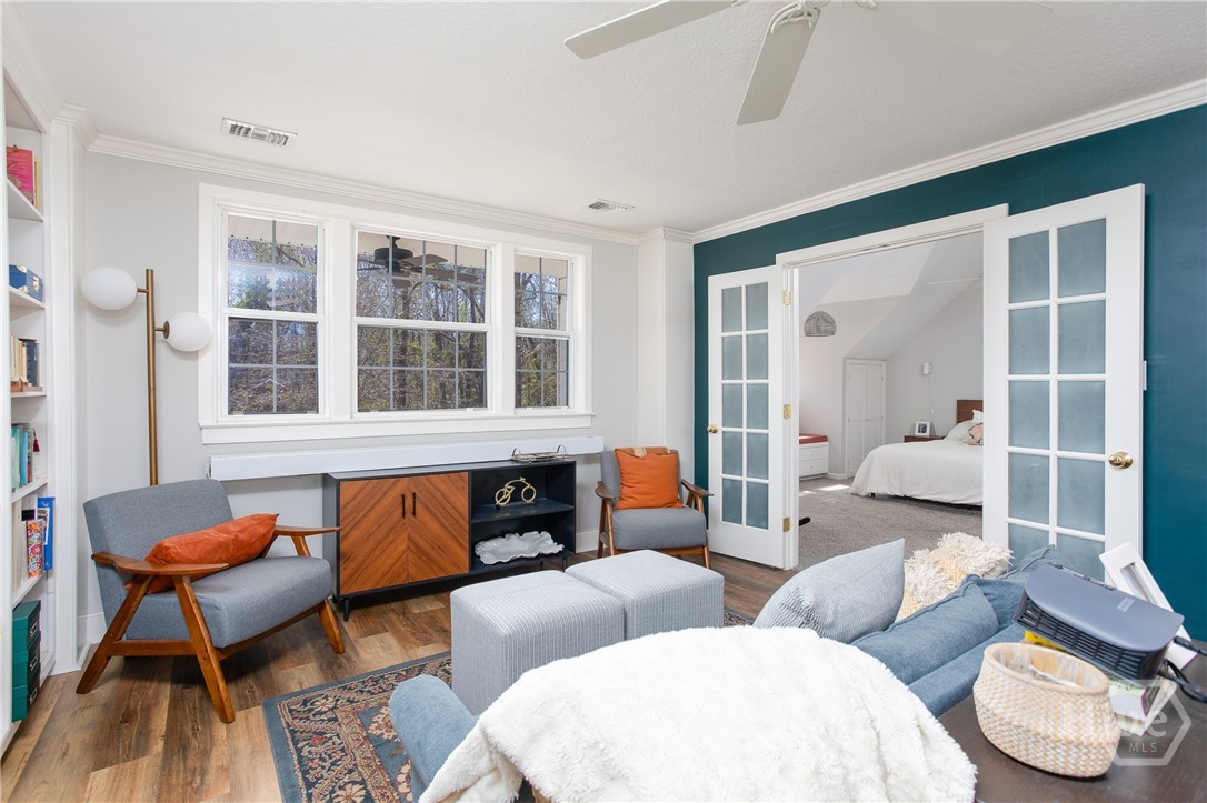 Upstairs sitting room/library