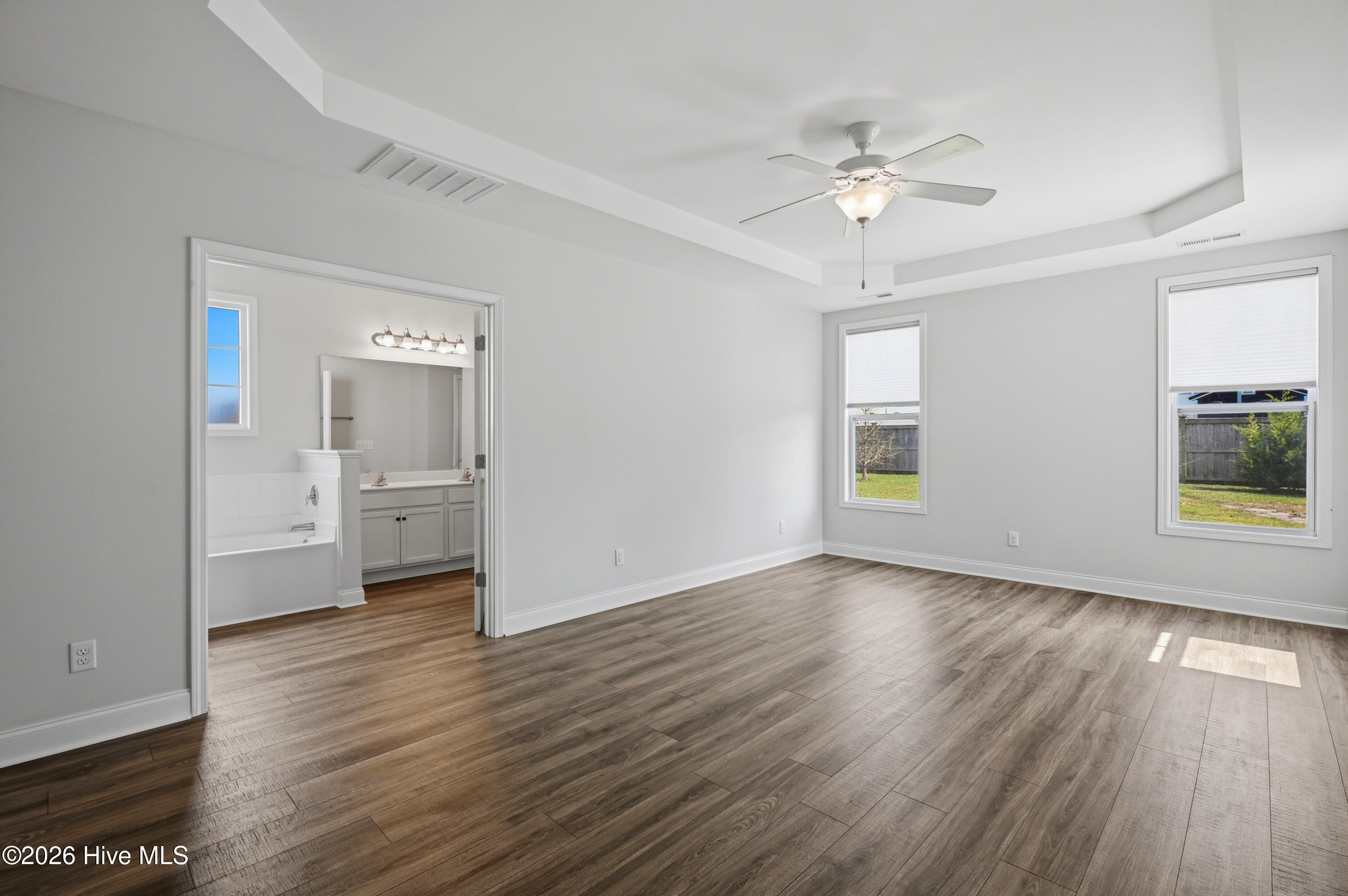 100563104 | Photo 15