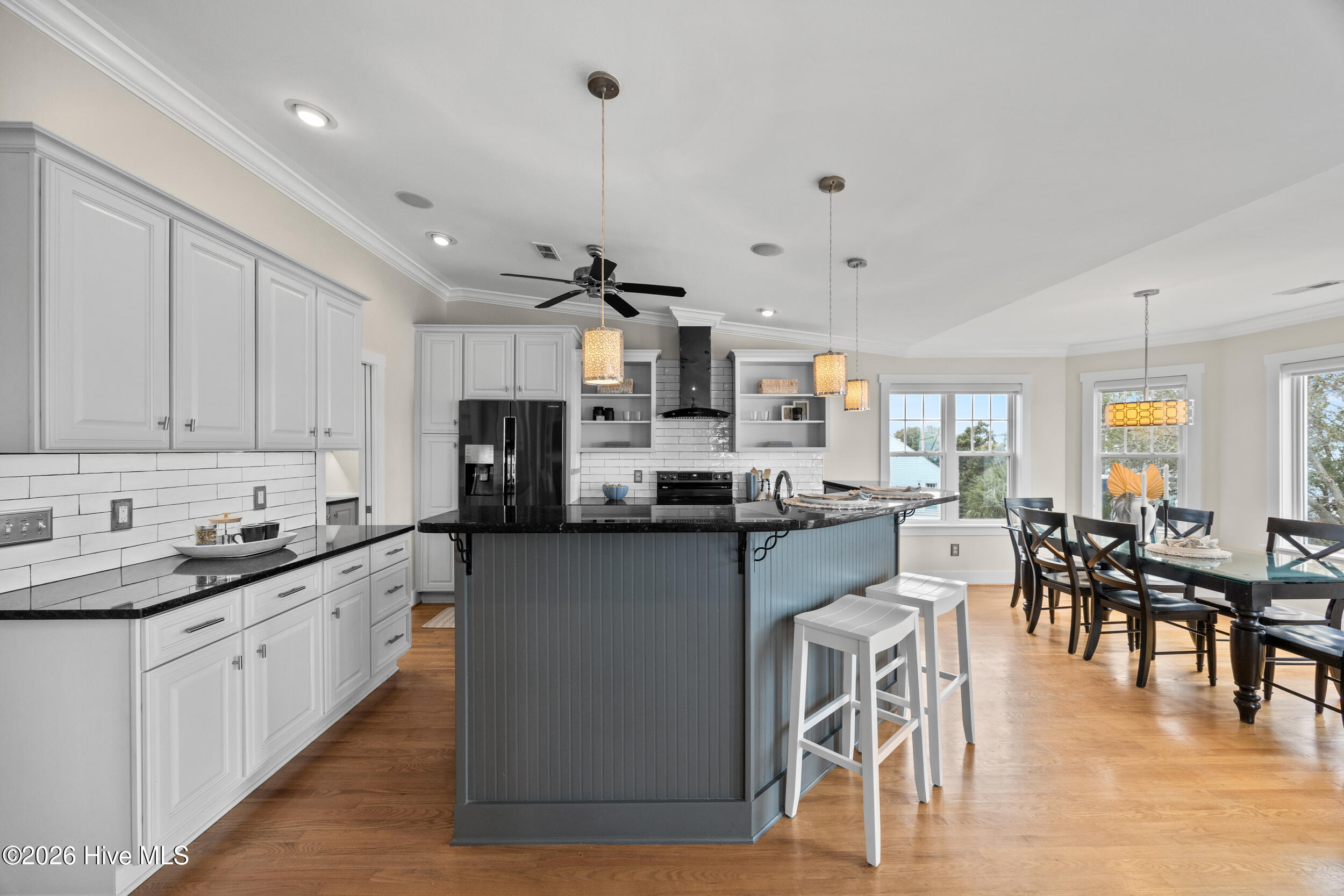 100552893 | Photo 21