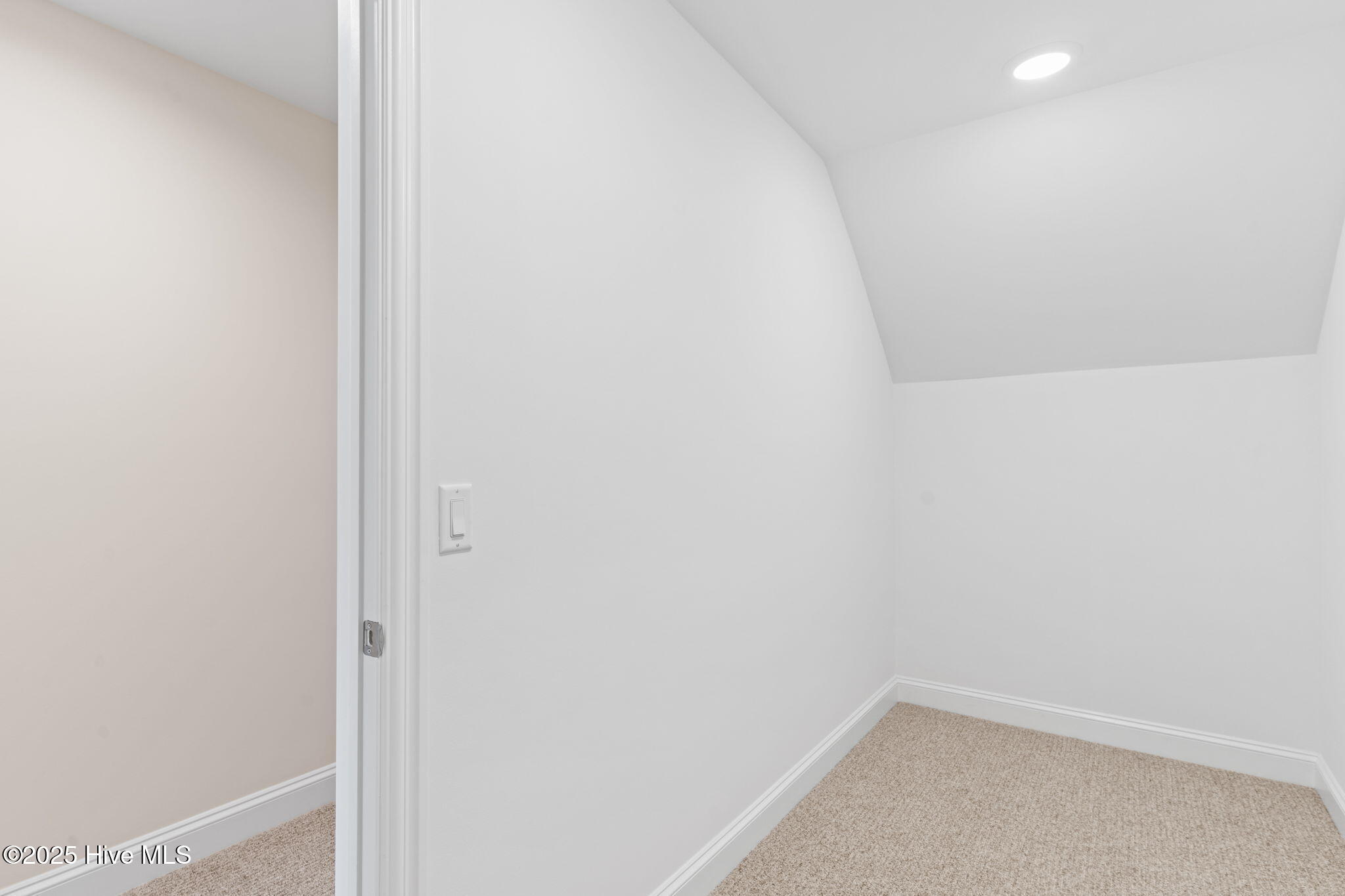 100524030 | Photo 51