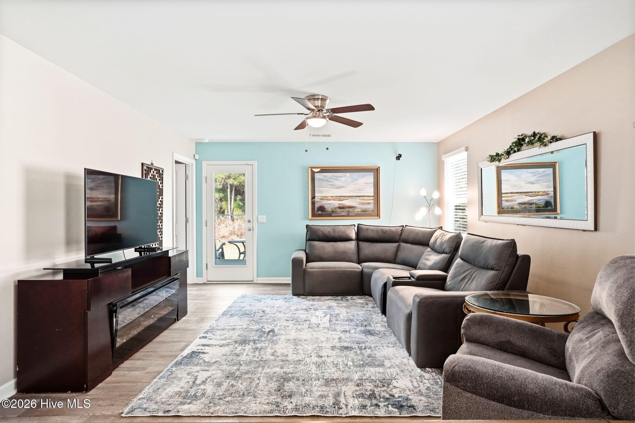 100565300 | Photo 14