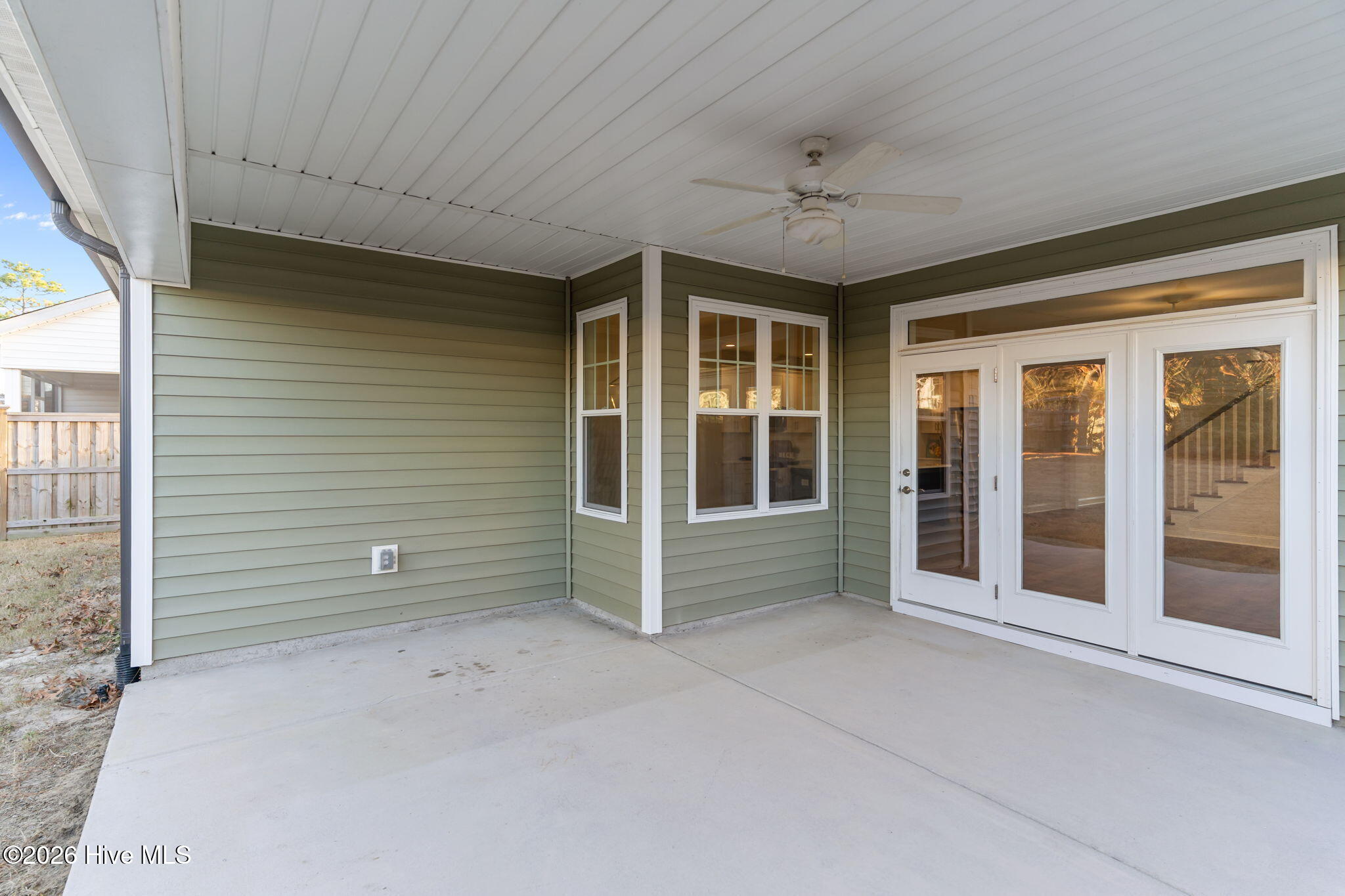 100548771 | Photo 35