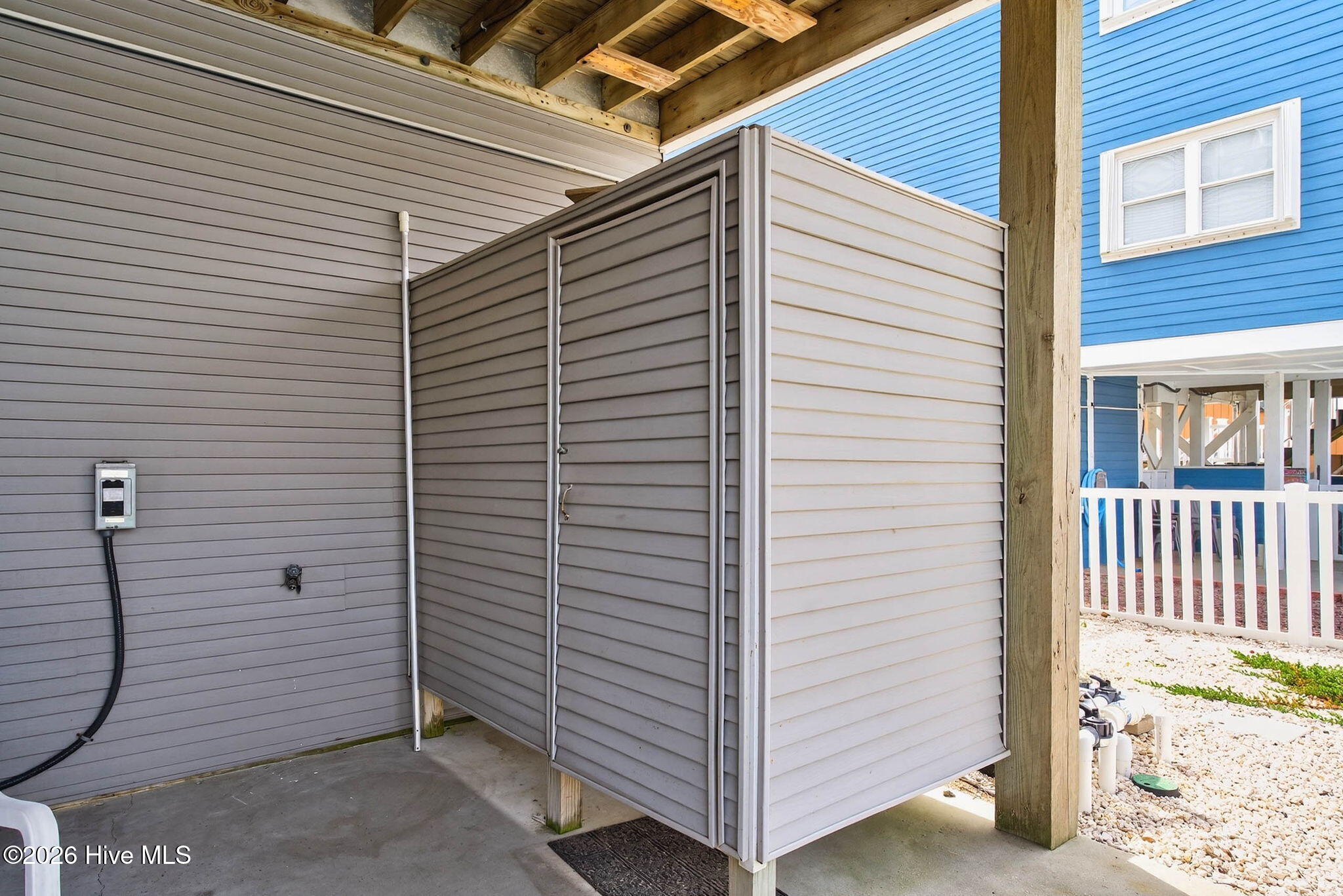 100562885 | Photo 42