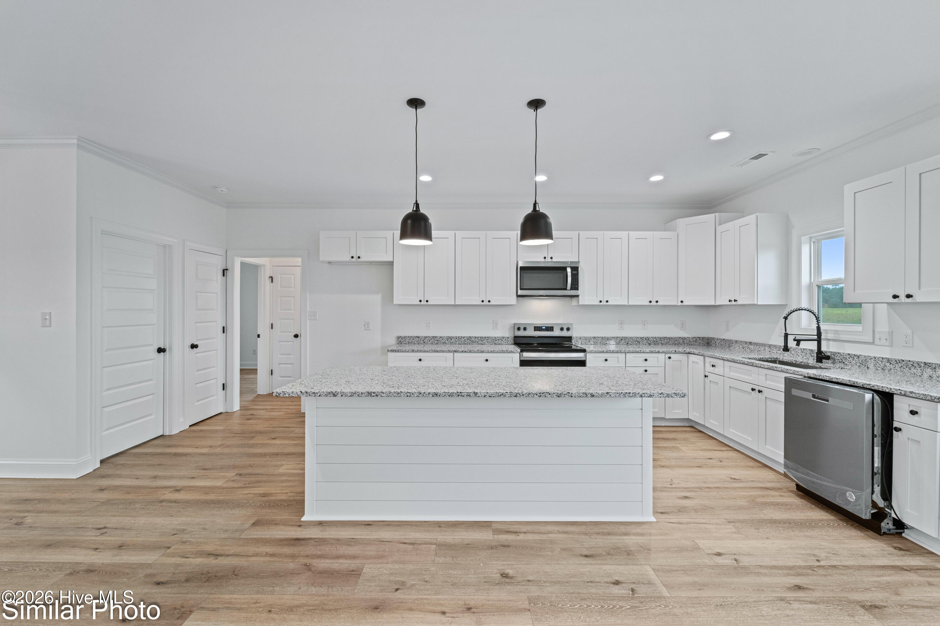 100554936 | Photo 12