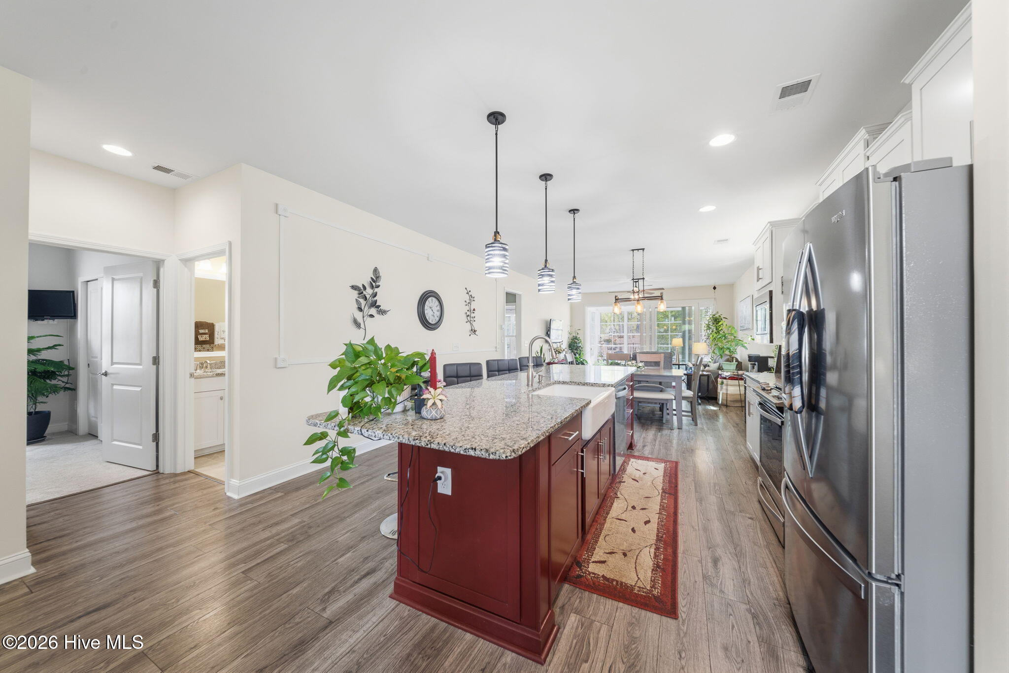 100565858 | Photo 16