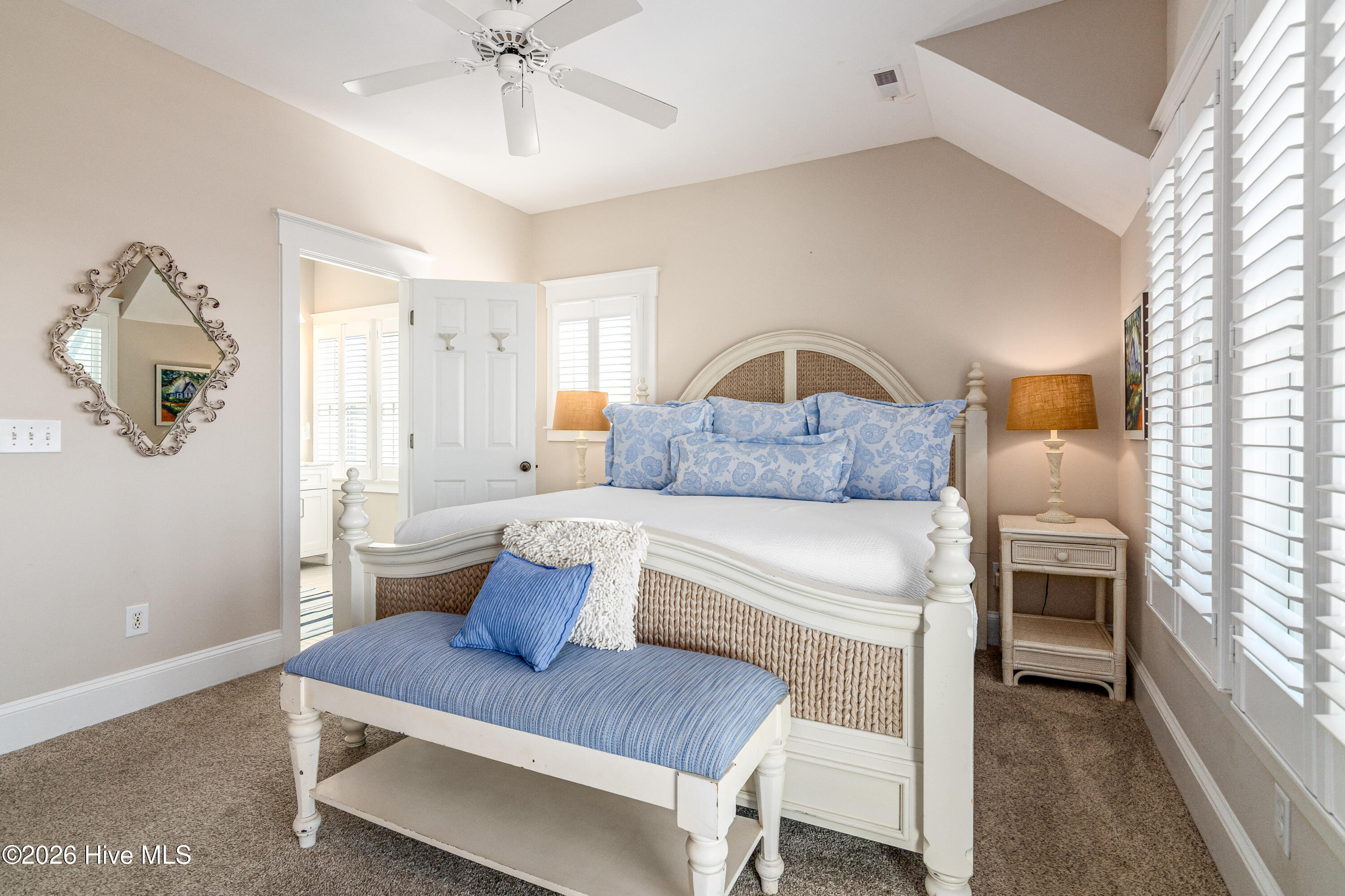 100553208 | Photo 36