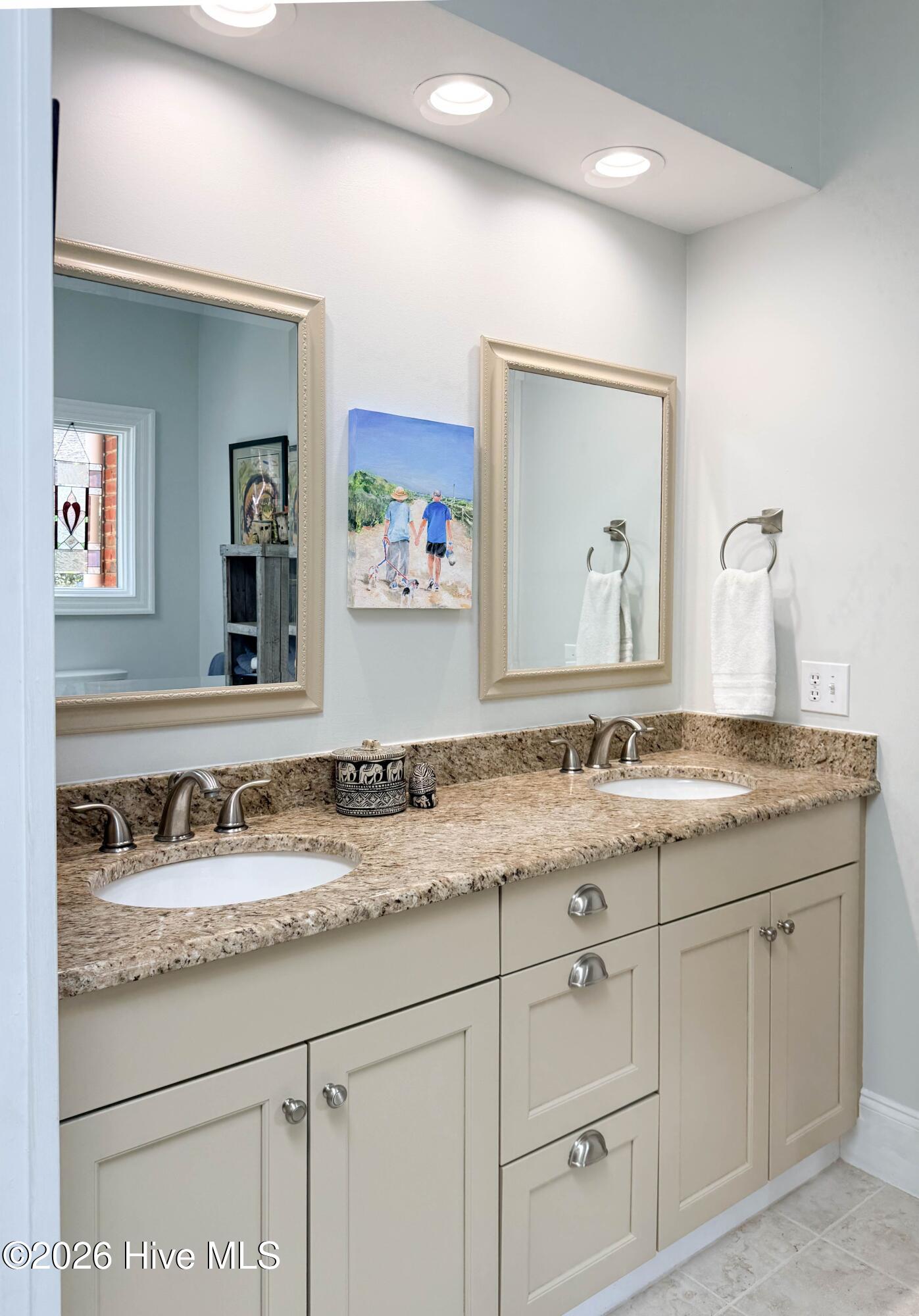 100559415 | Photo 56