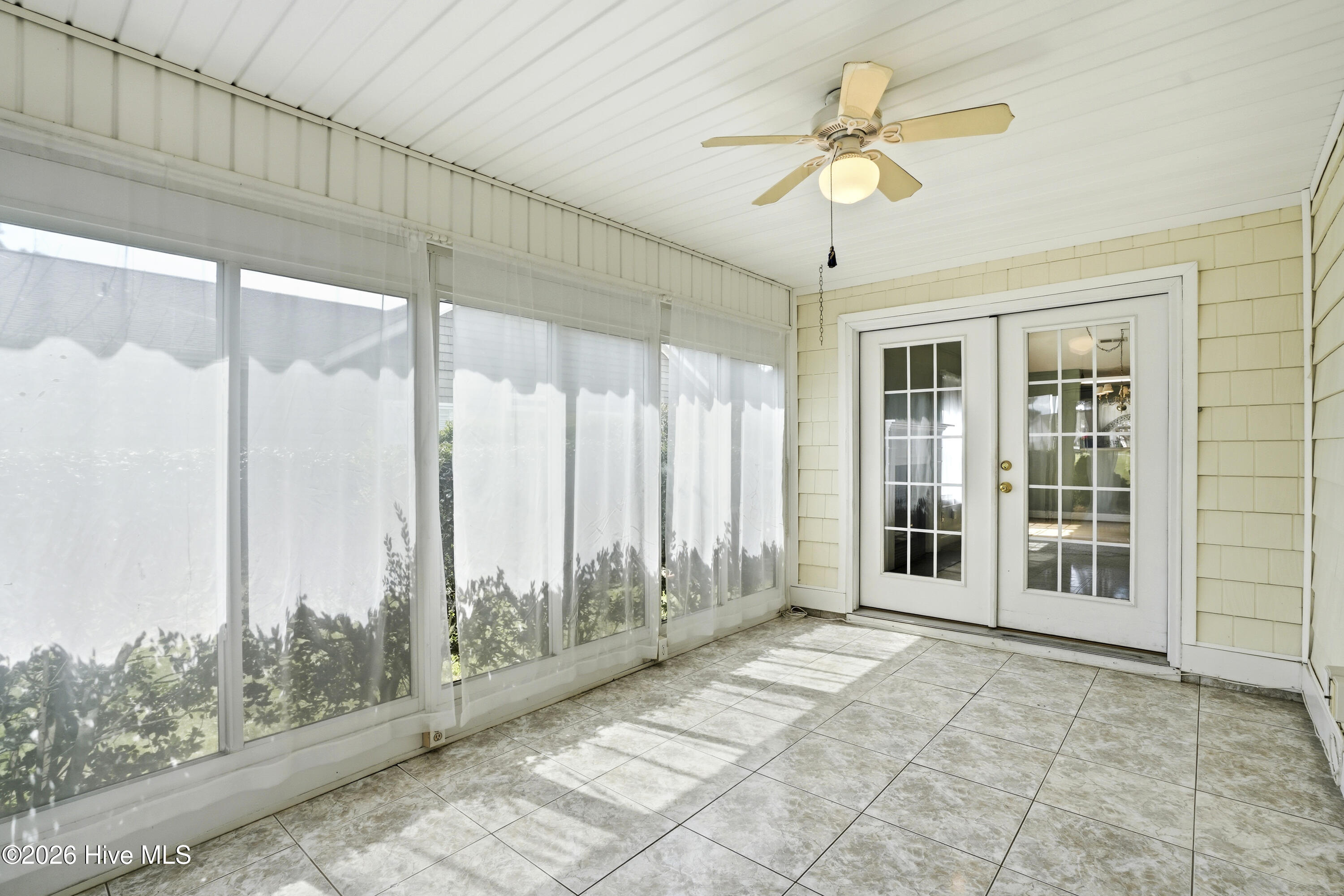 100562955 | Photo 24