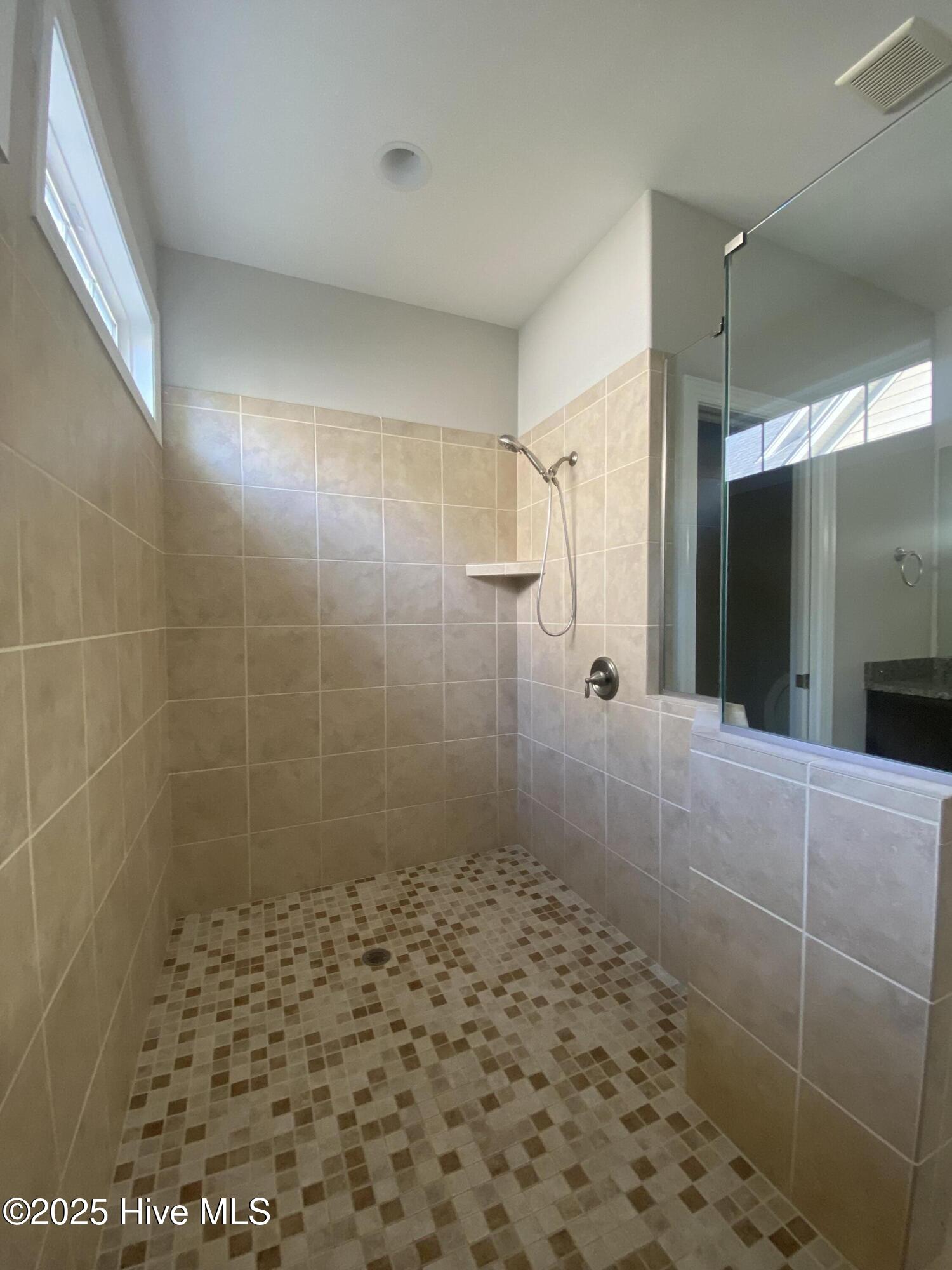 100504440 | Photo 16