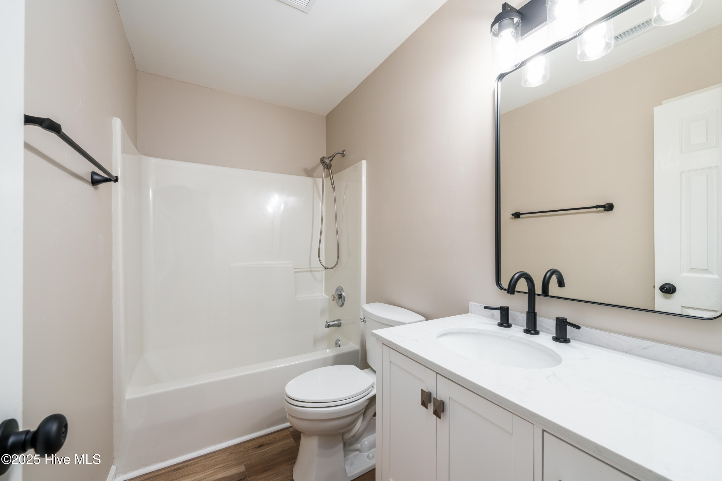 100530721 | Photo 18