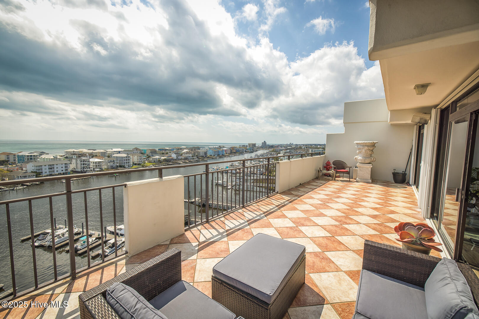 100567097 | Photo 29