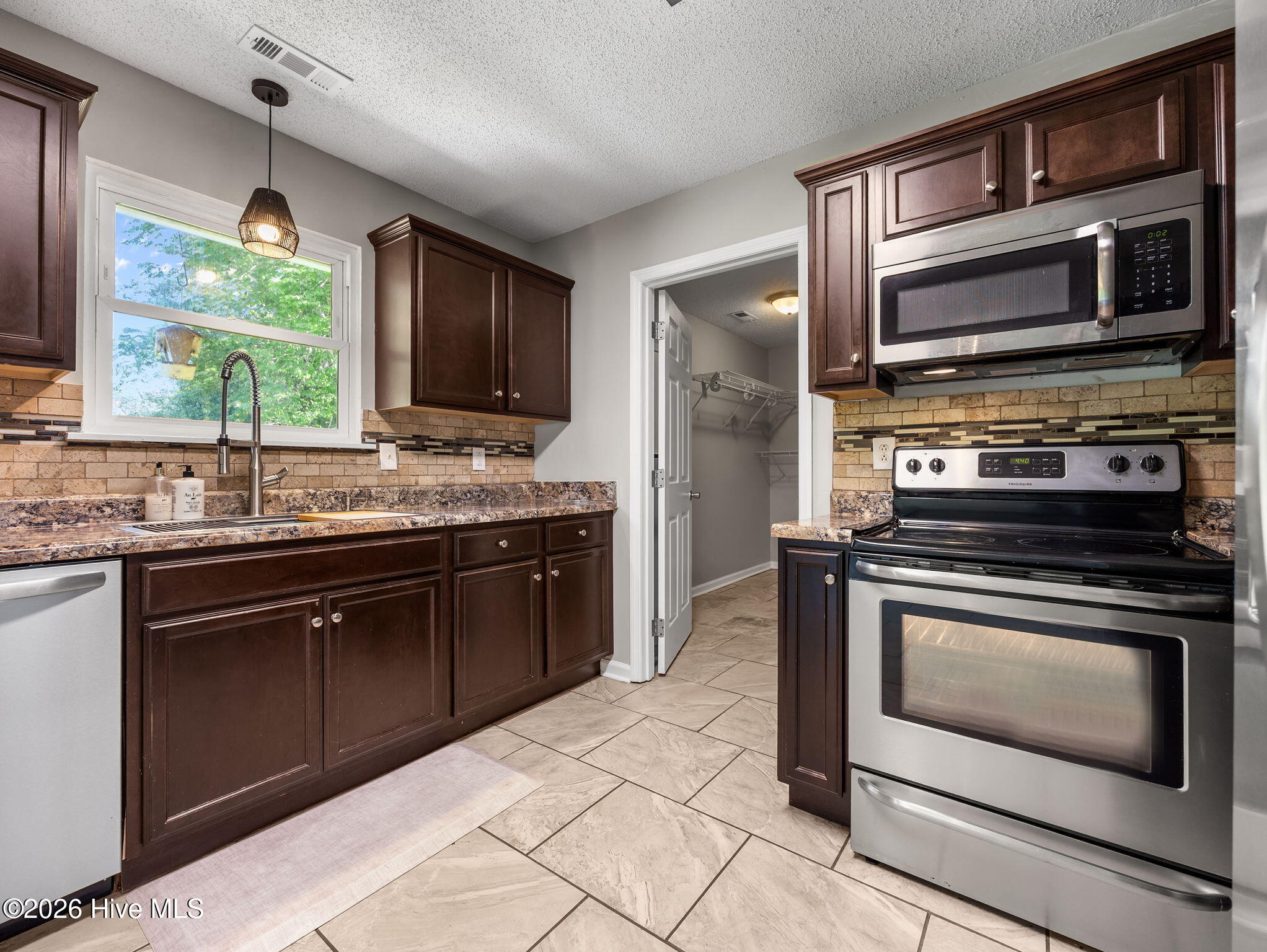 100569012 | Photo 12