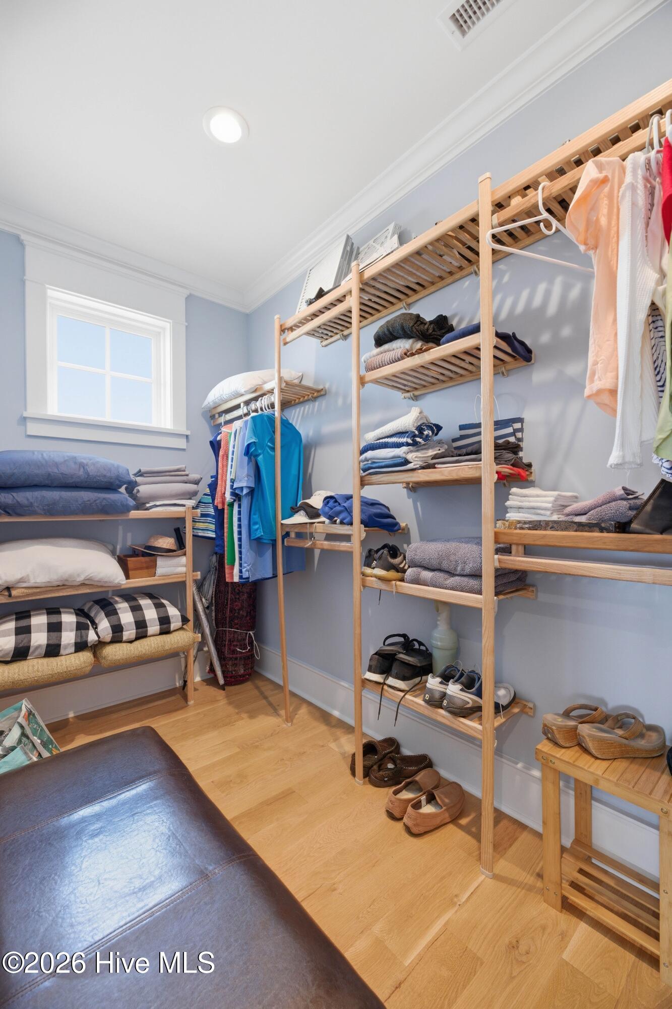 100564328 | Photo 23