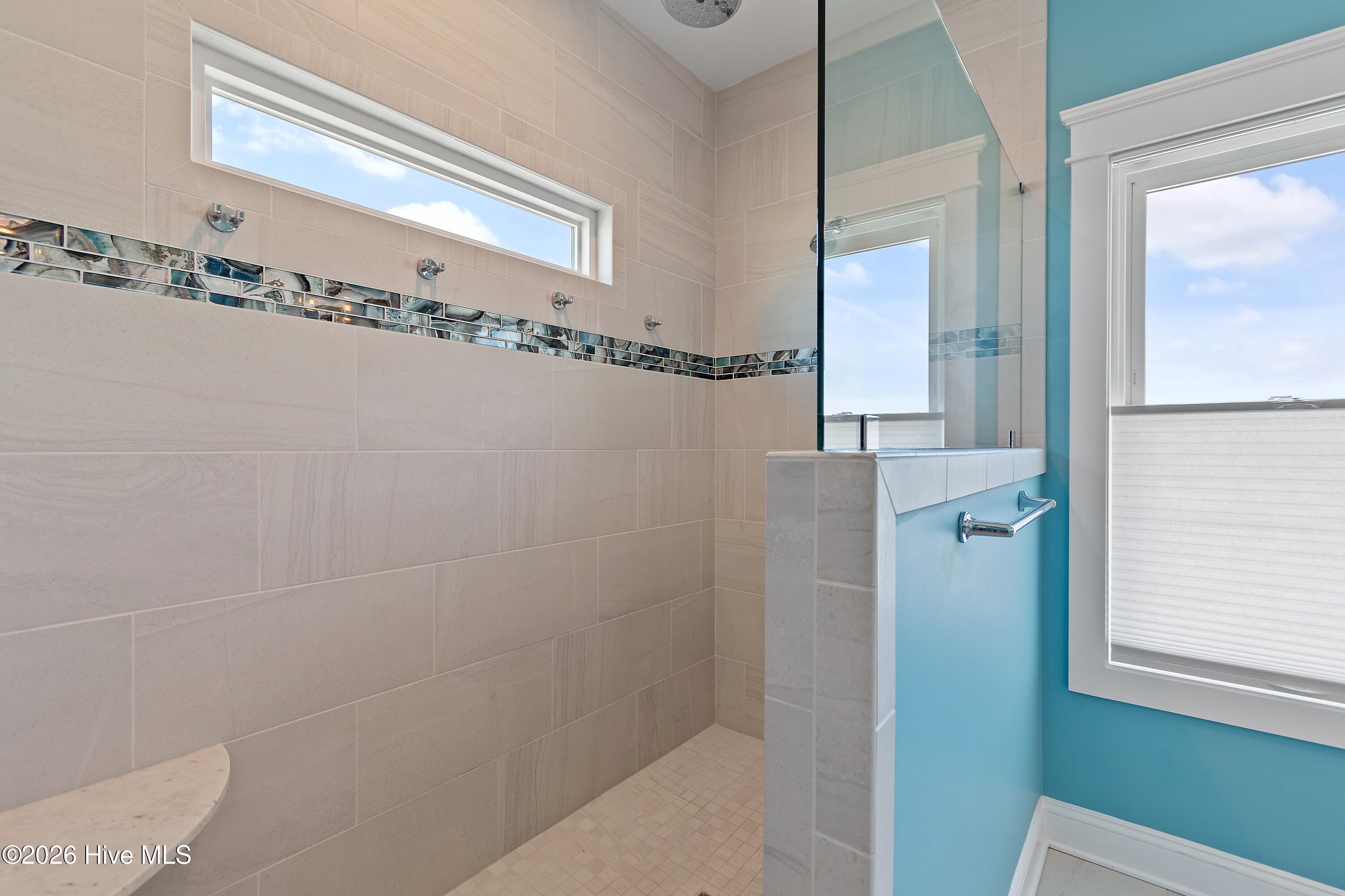 100557175 | Photo 46