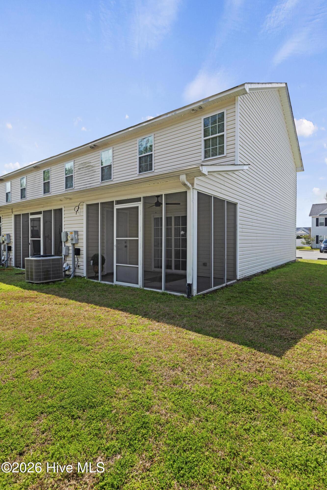 100554013 | Photo 26